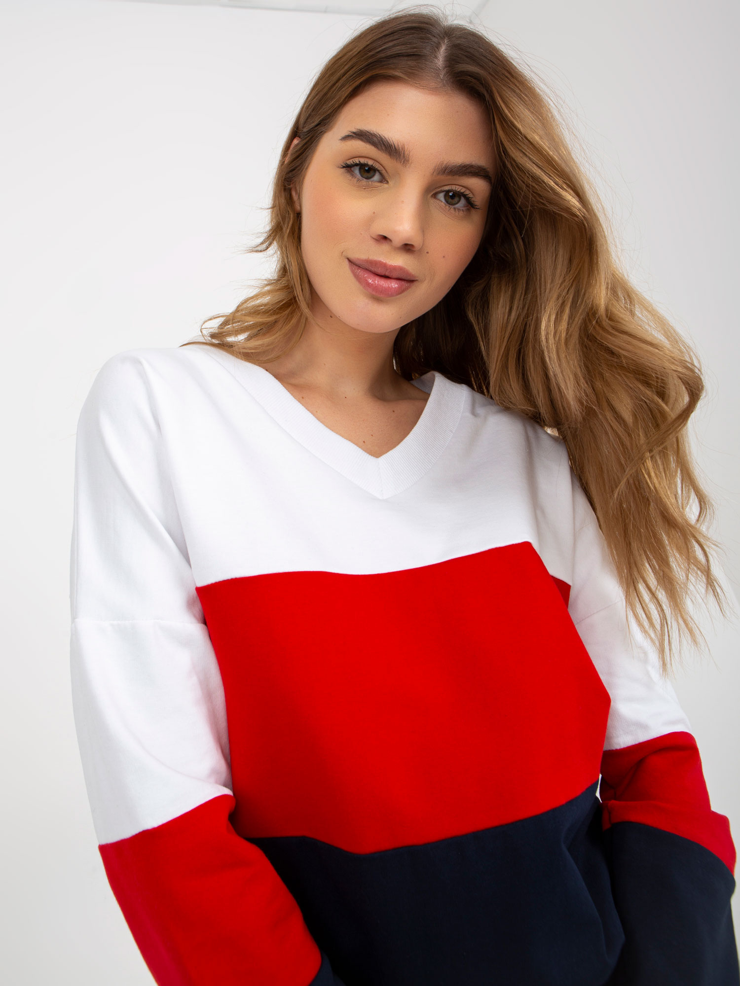 Sweatshirt-RV-BL-8328.86P-white-navy blue