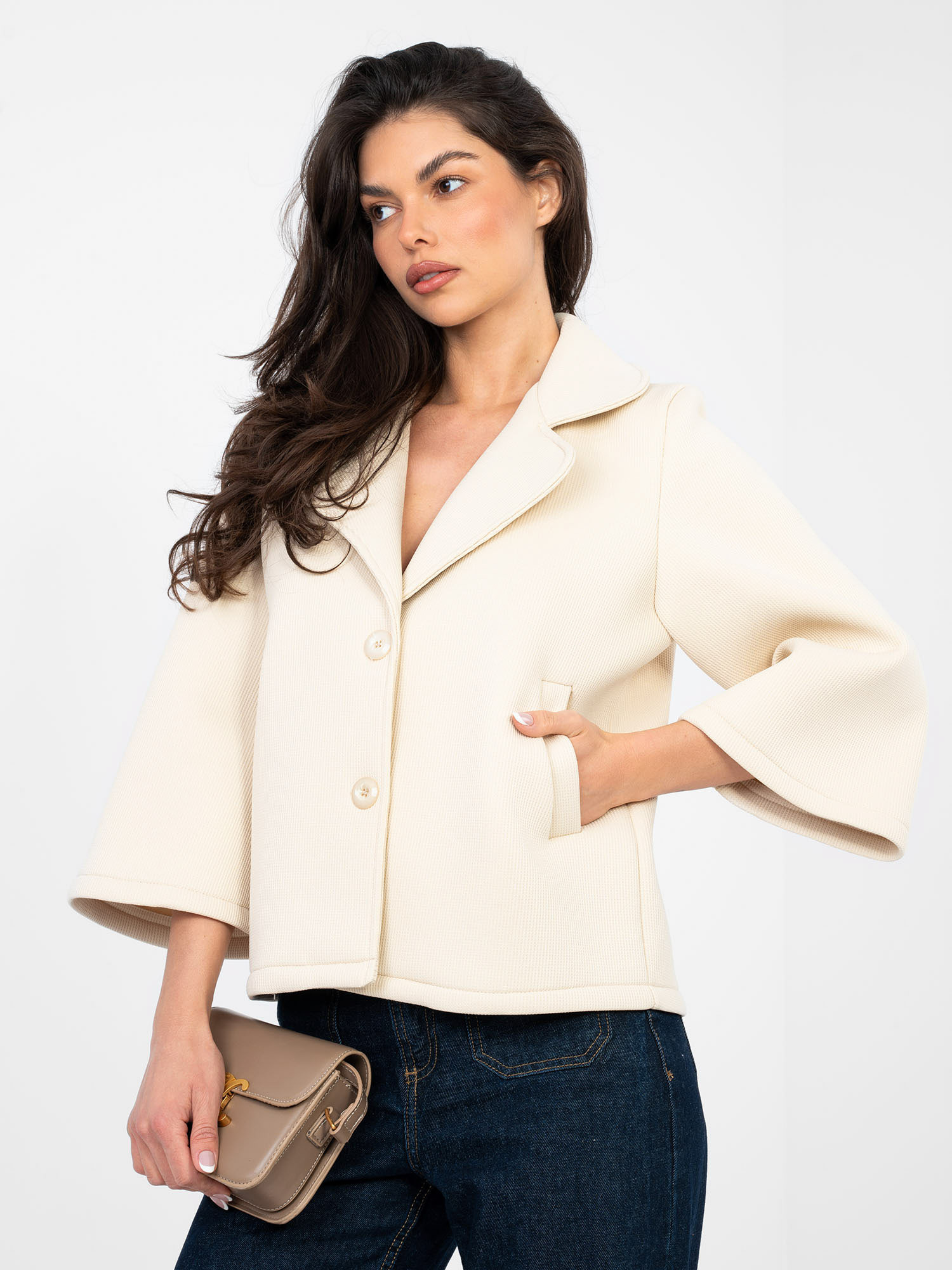 Světlobéžový krátký plášť