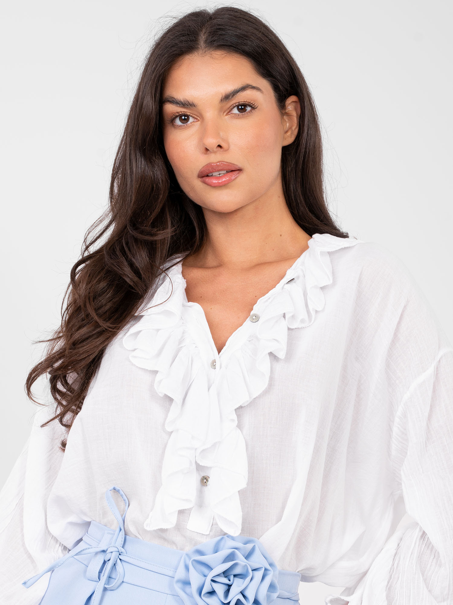 Bílá halenka s volány