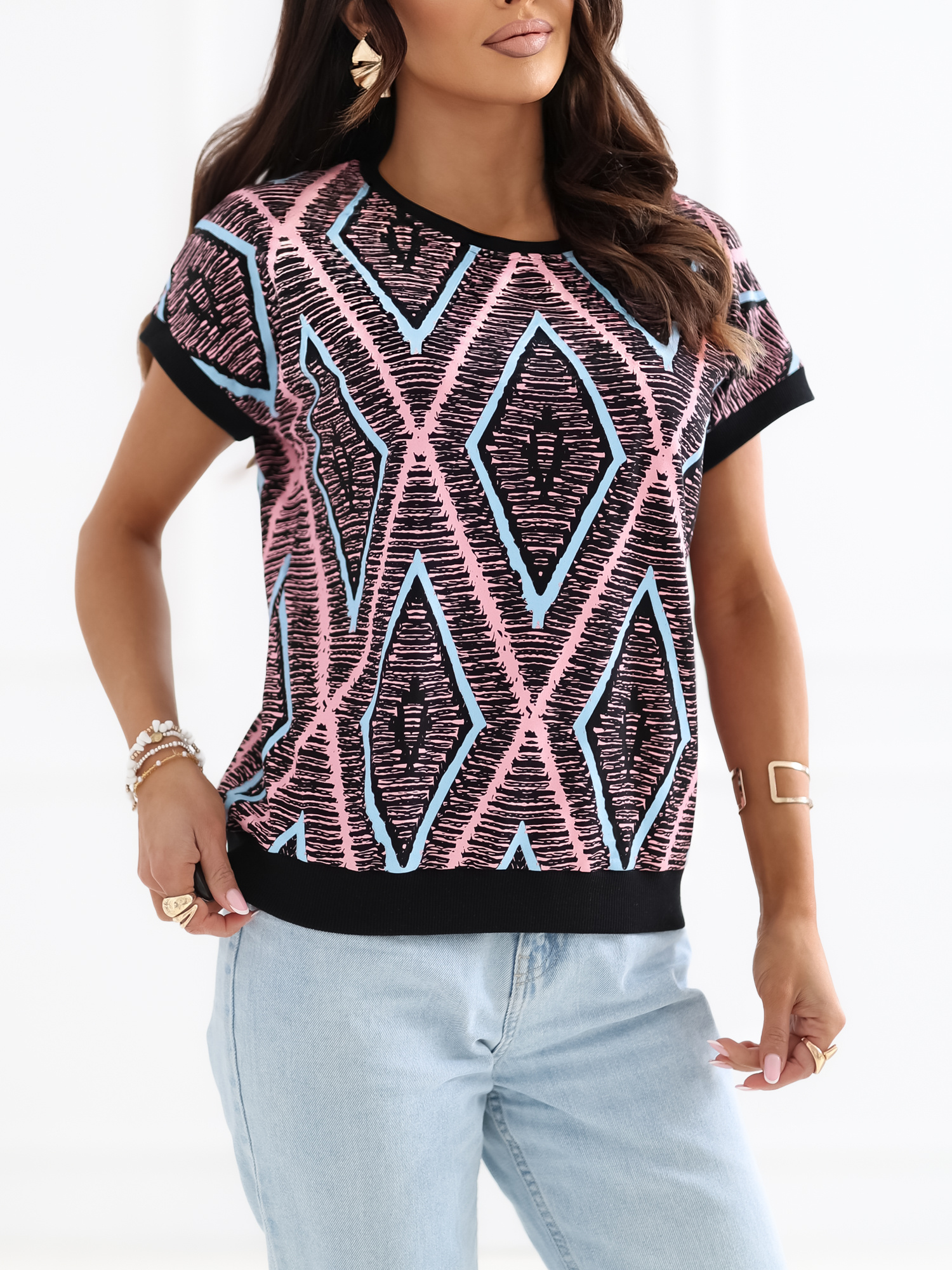 Черна дамска блуза с кръгло деколте