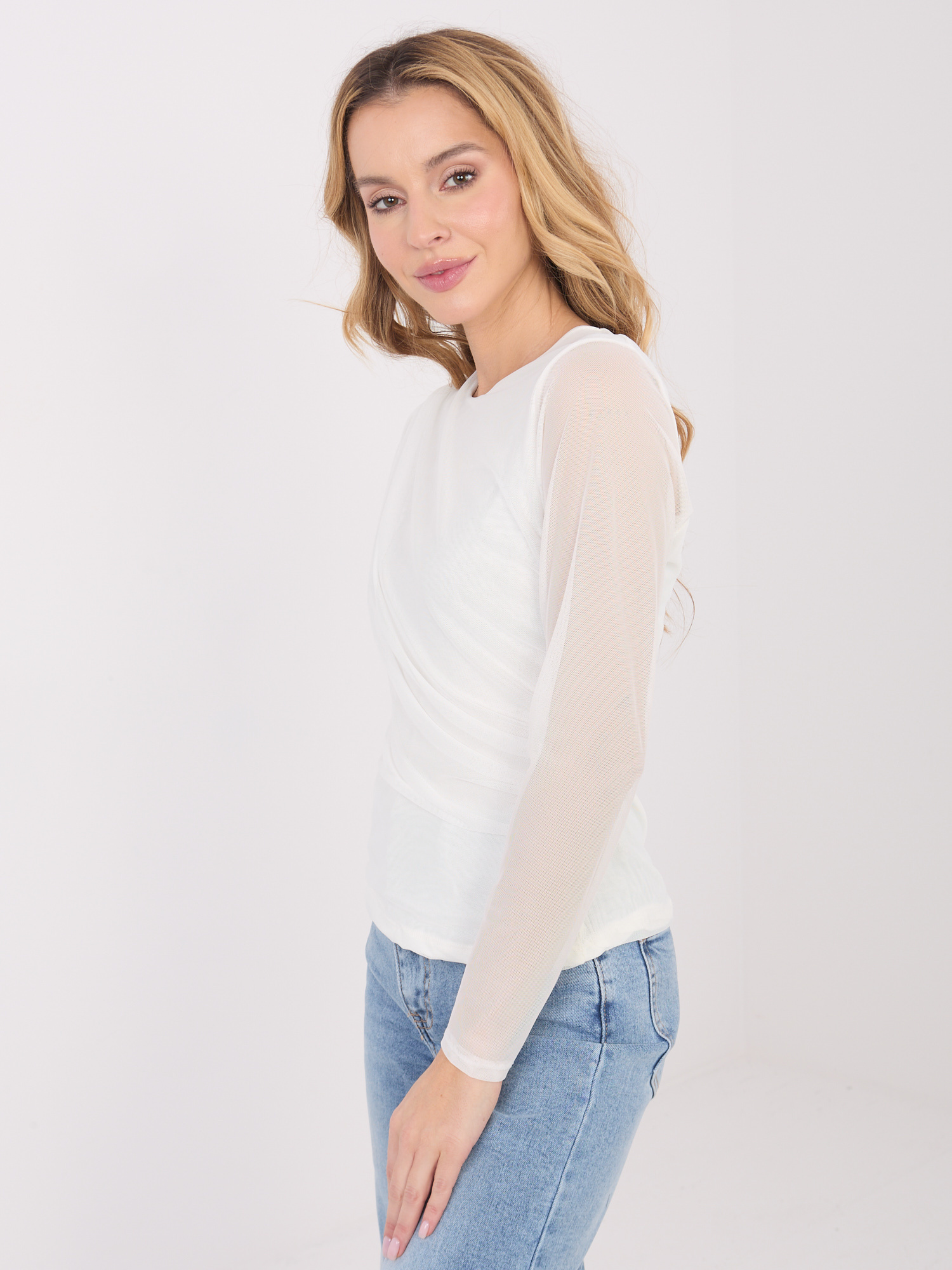 Bílá halenka s dlouhými rukávy