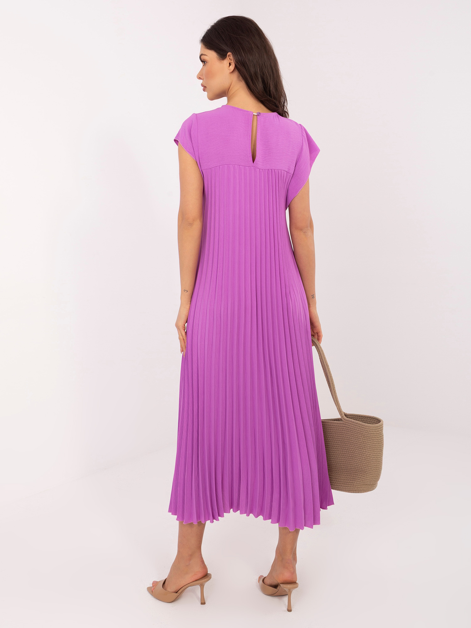 Лилава коктейлна рокля без ръкави