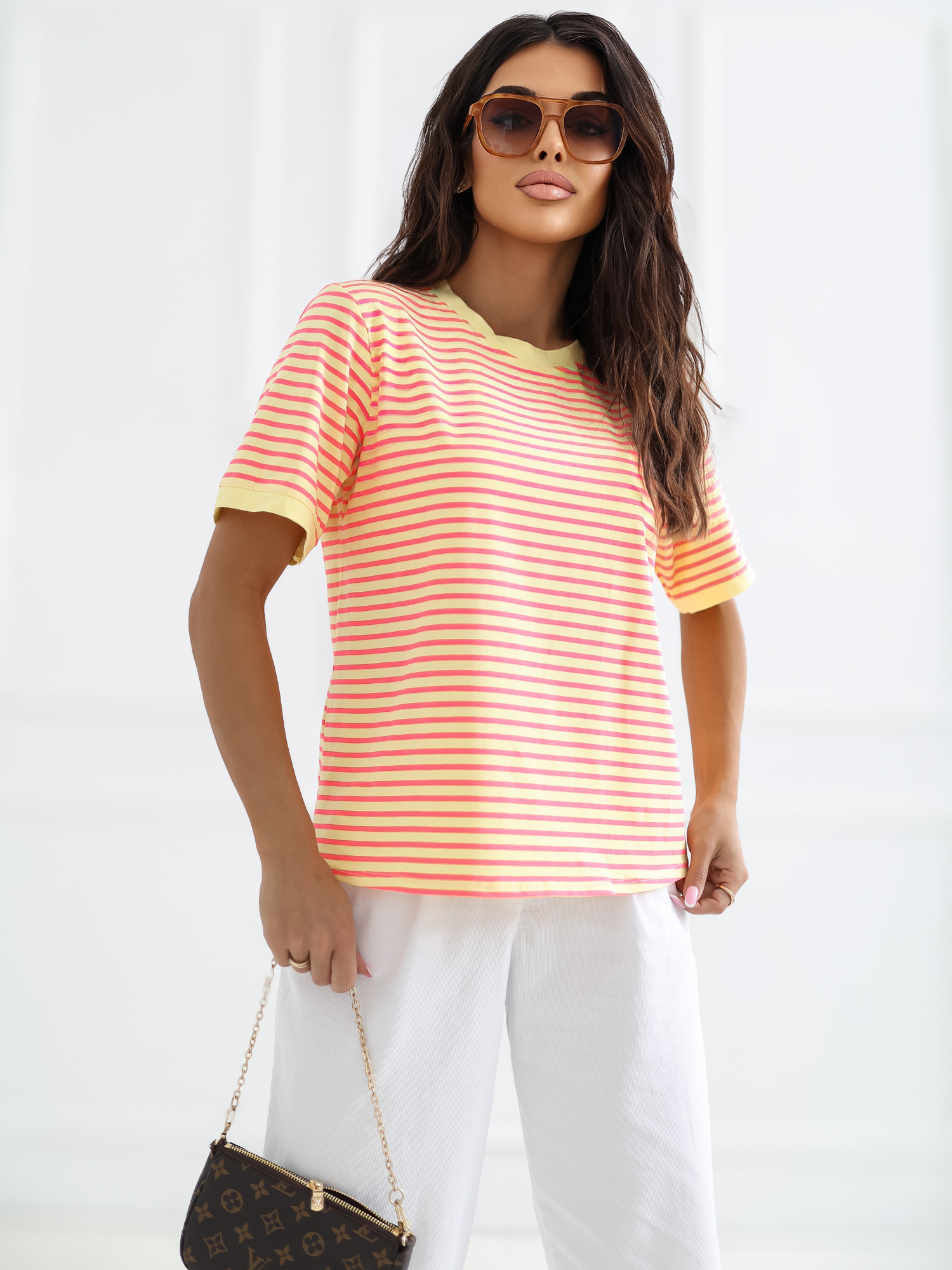 Памучна тениска в флуоресцентно розово-жълто