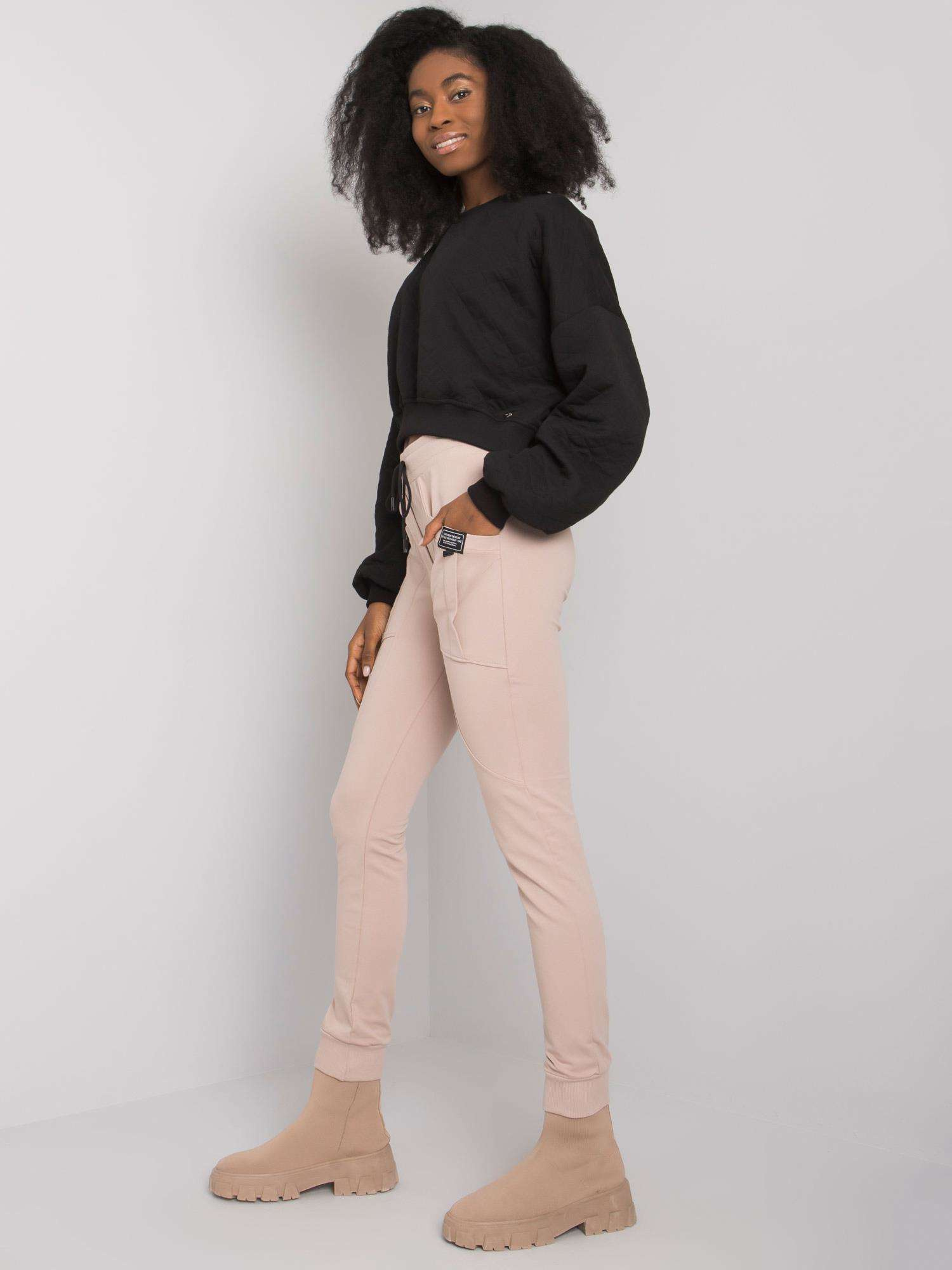 Béžové tepláky s kapsami