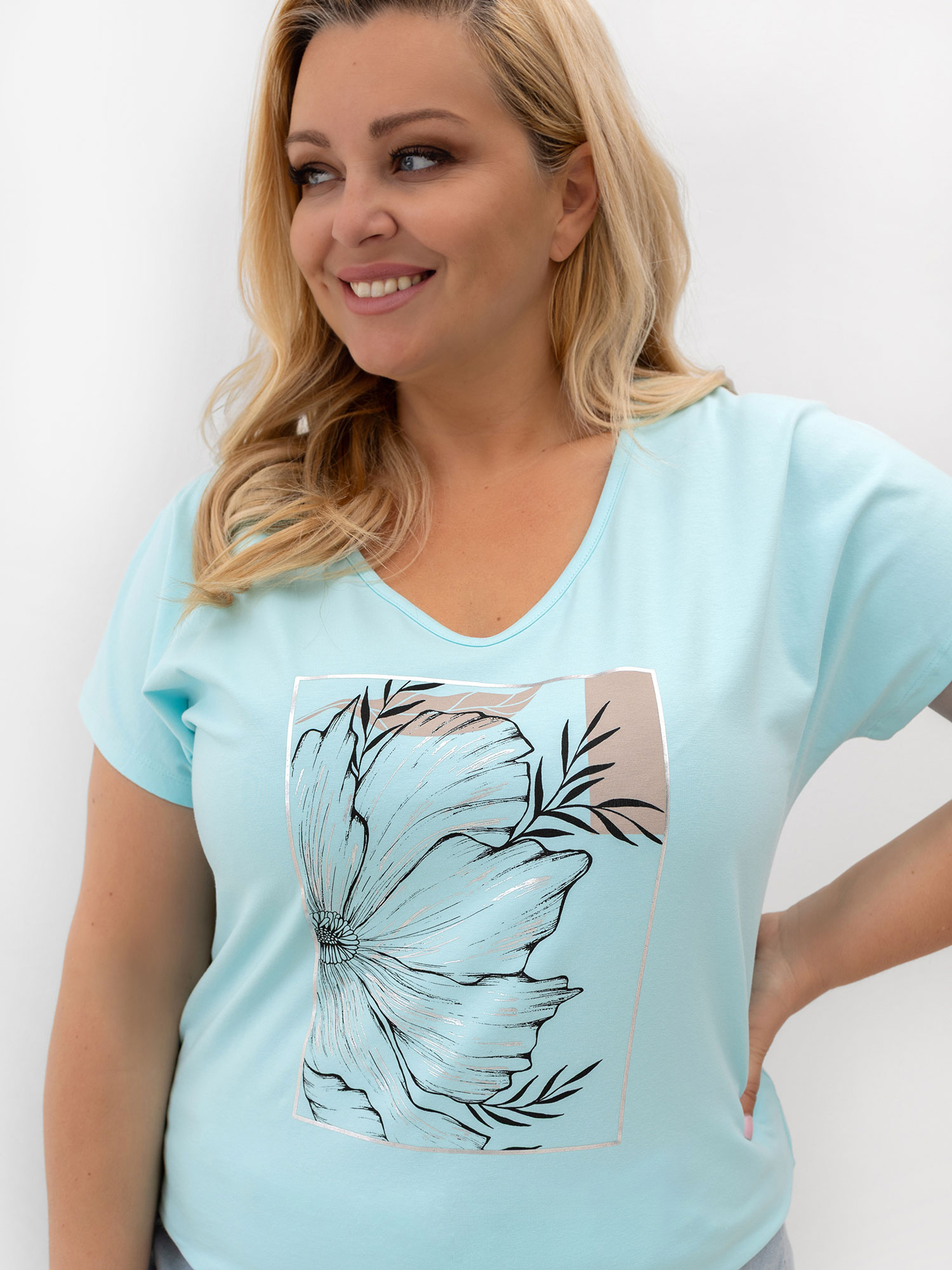 Mátové tričko s výstřihem do V, plus size
