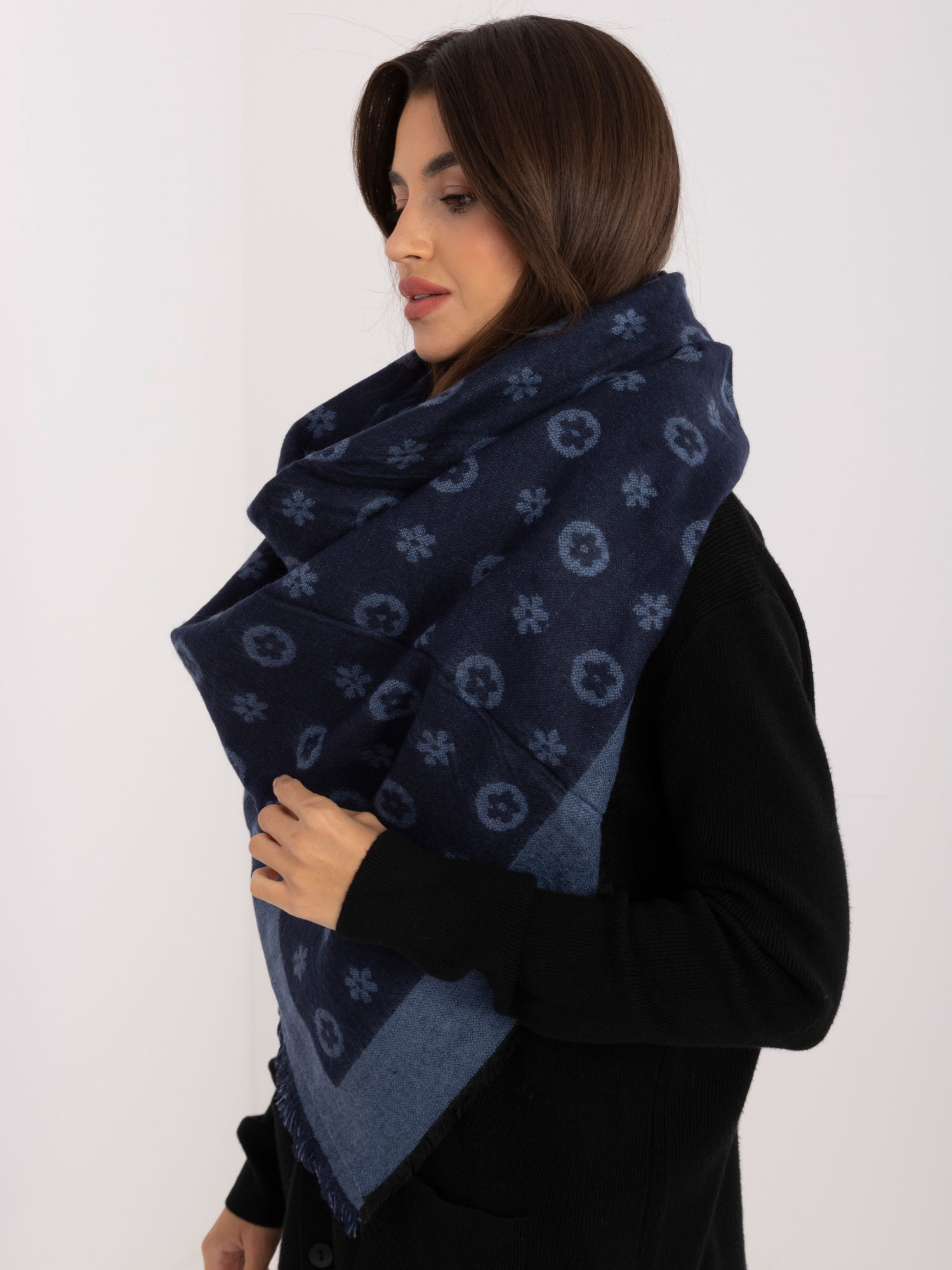 Dark blue women&#039;s wool scarf