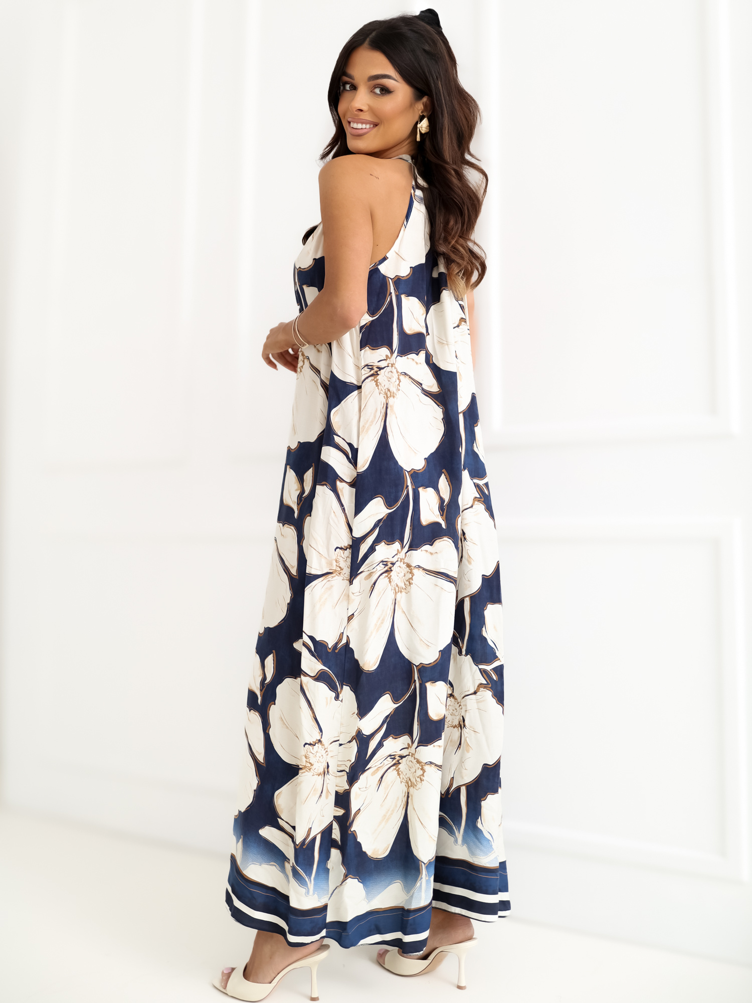 Letná námornícka modrá šaty s halter dekoltom