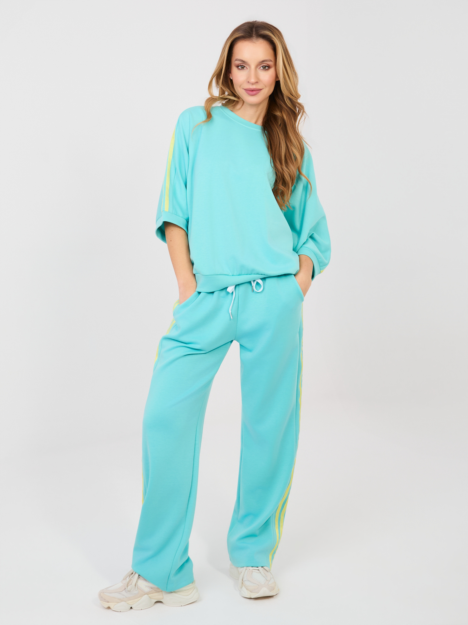 Комплект анцуг в цвят мента, изработен от мек материал