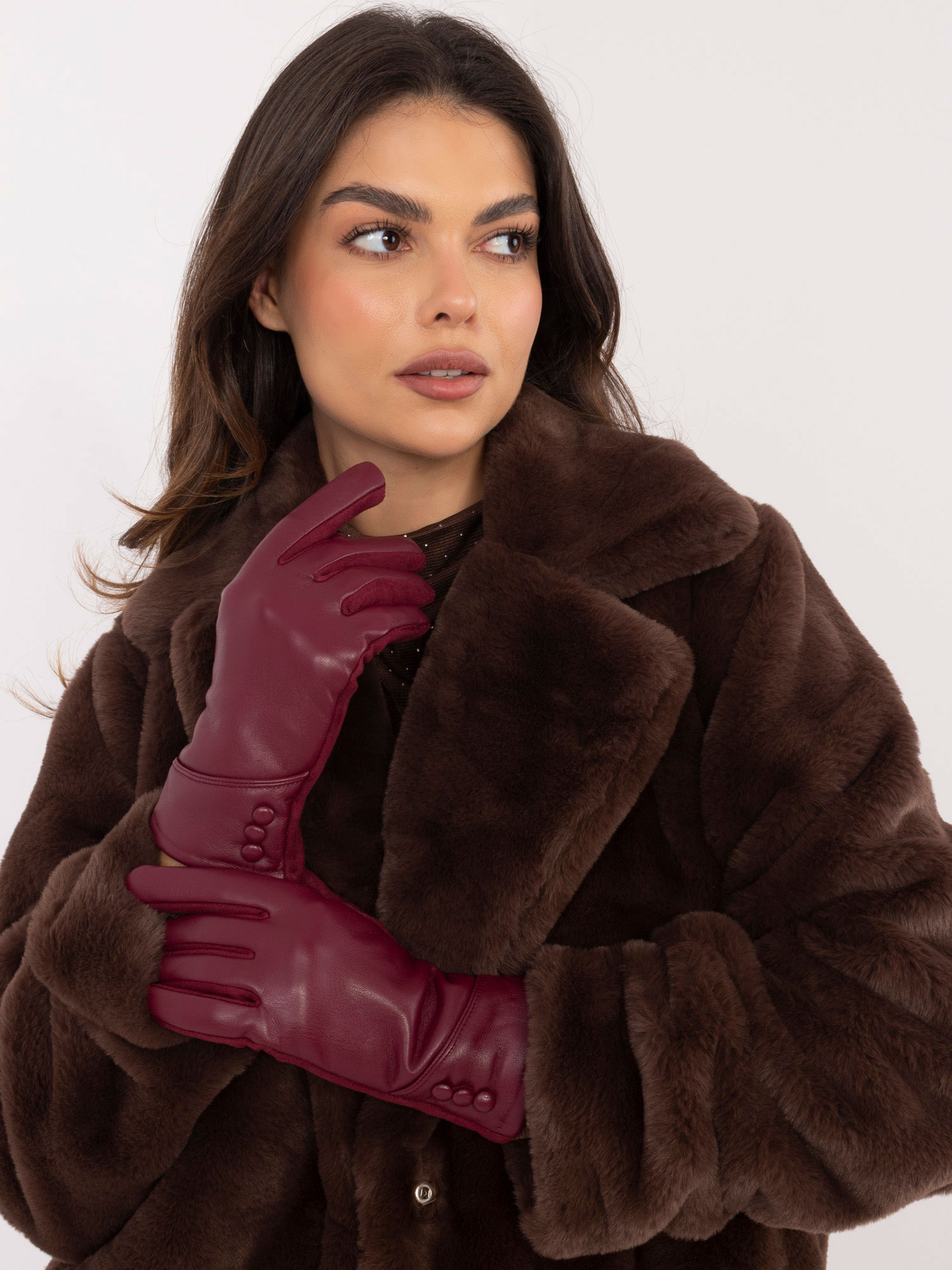 Burgundy women&#039;s gloves with buttons