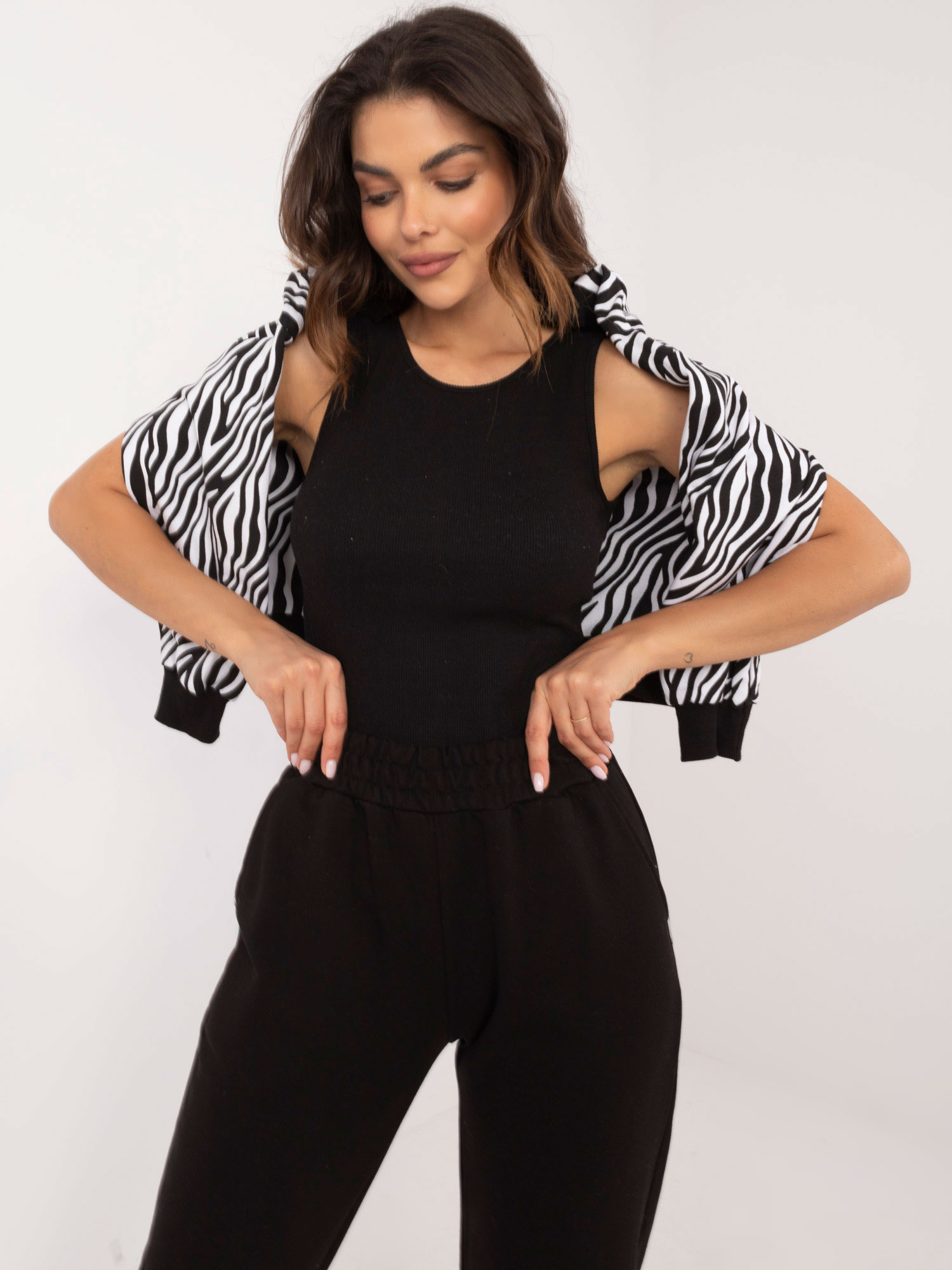 Set-EM-KMPL-974.14P-black-white