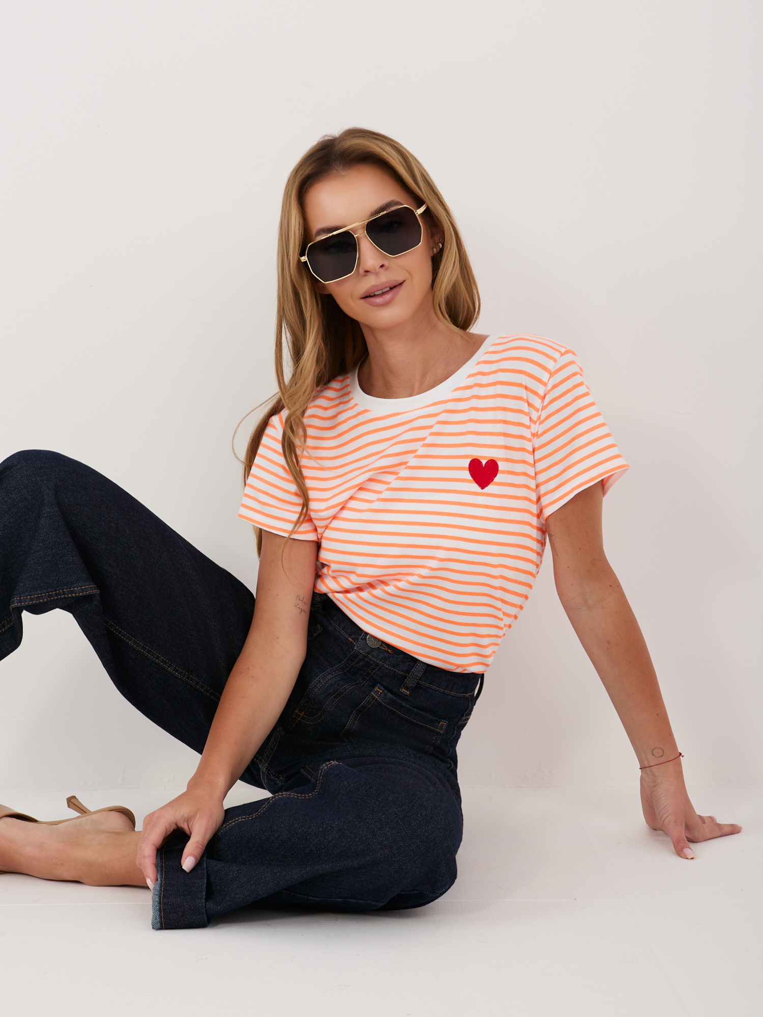 Дамска тениска в бяло и оранжево