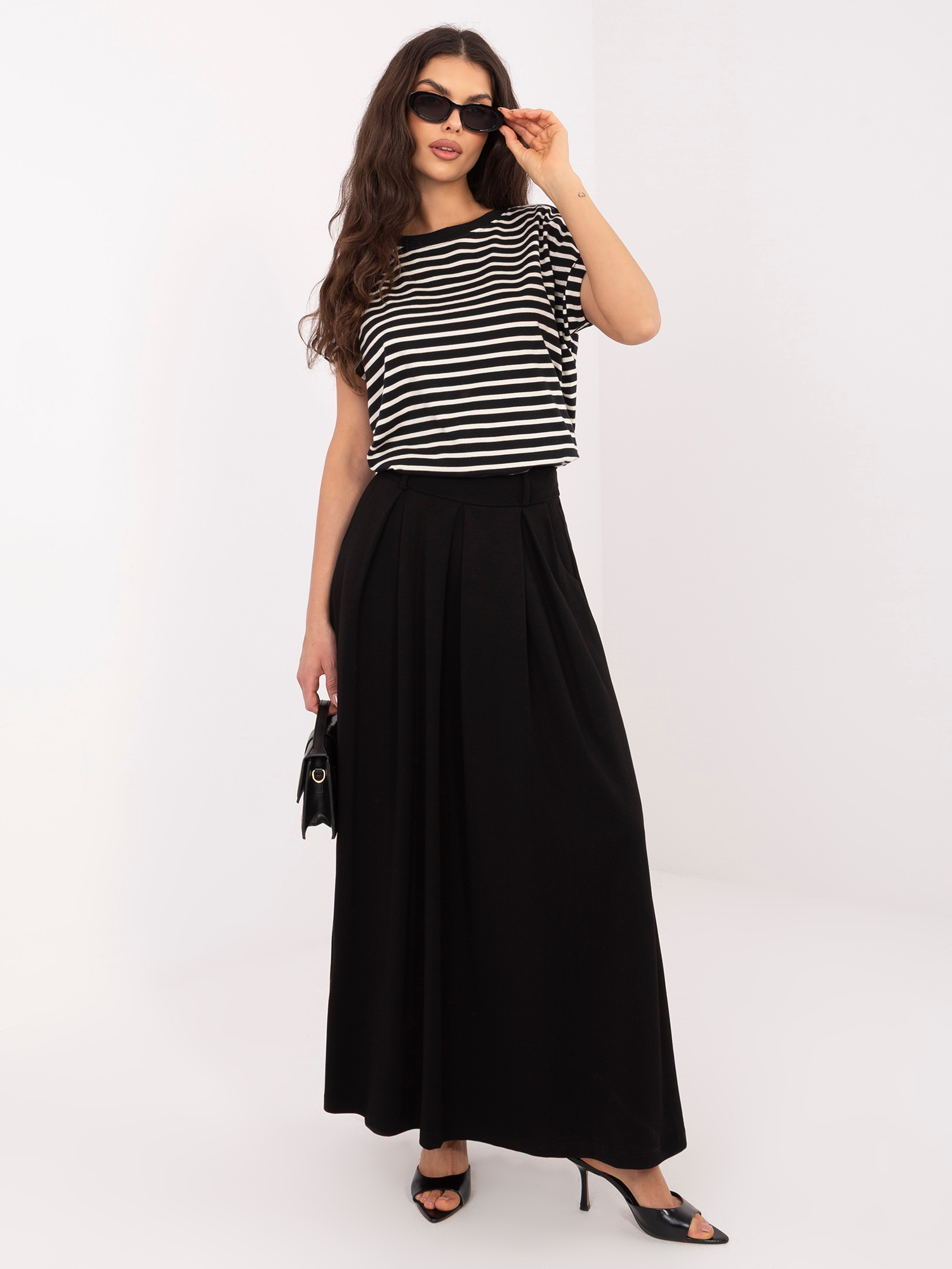 Черна трикотажна пола с джобове