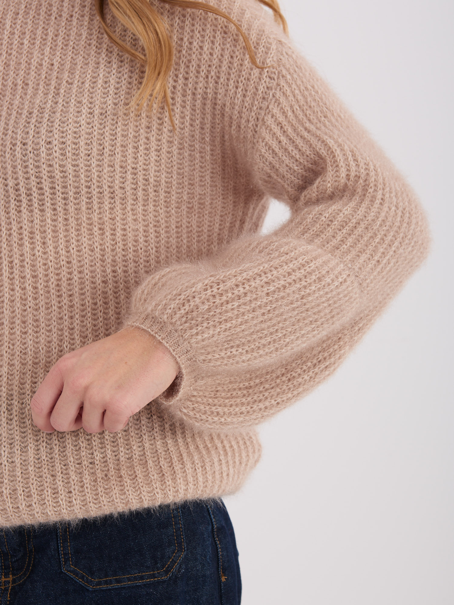 Béžový pletený svetr