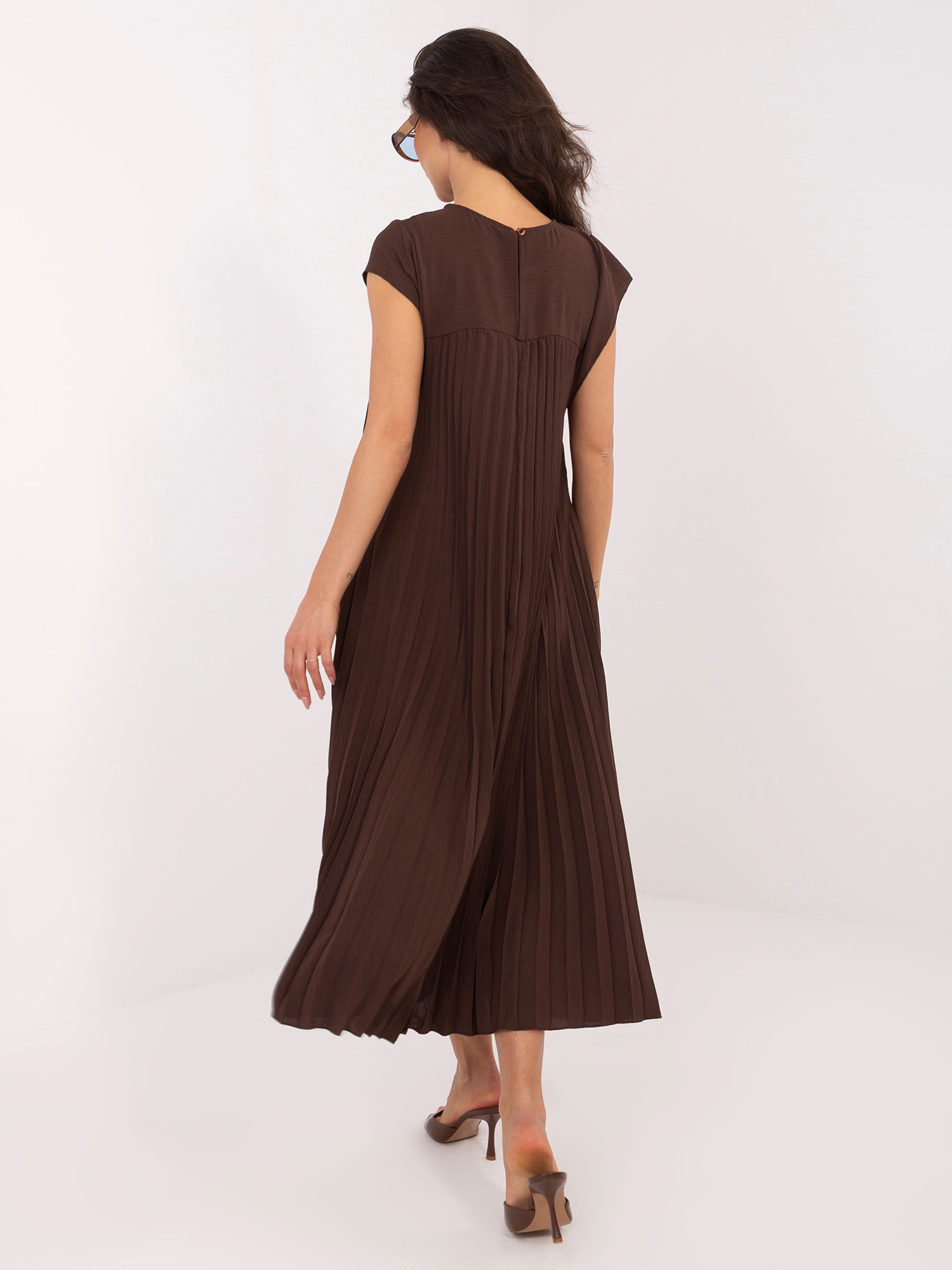 Тъмнокафява миди рокля с плисета