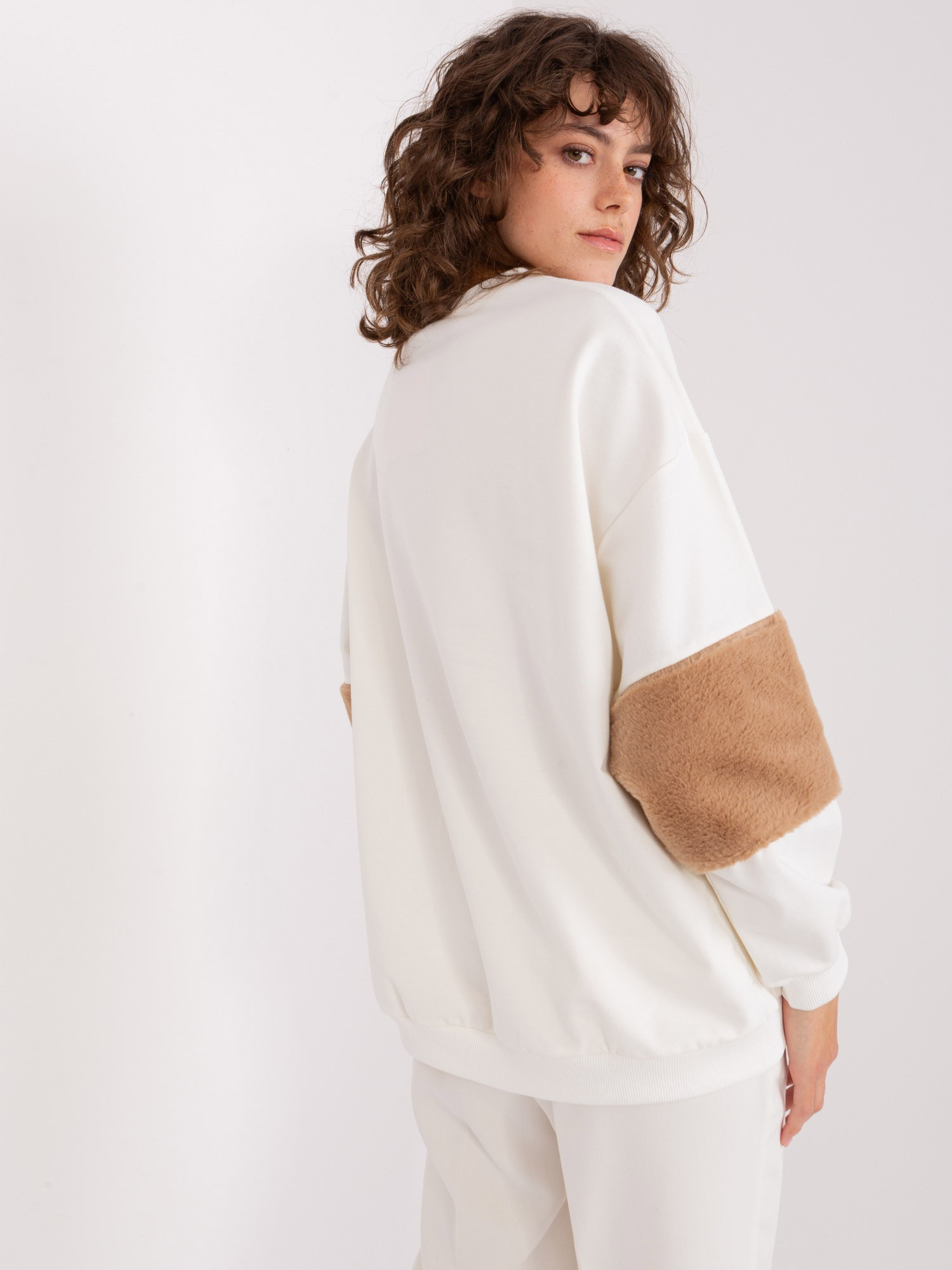 Sweatshirt-FA-BL-8903.26-ecru