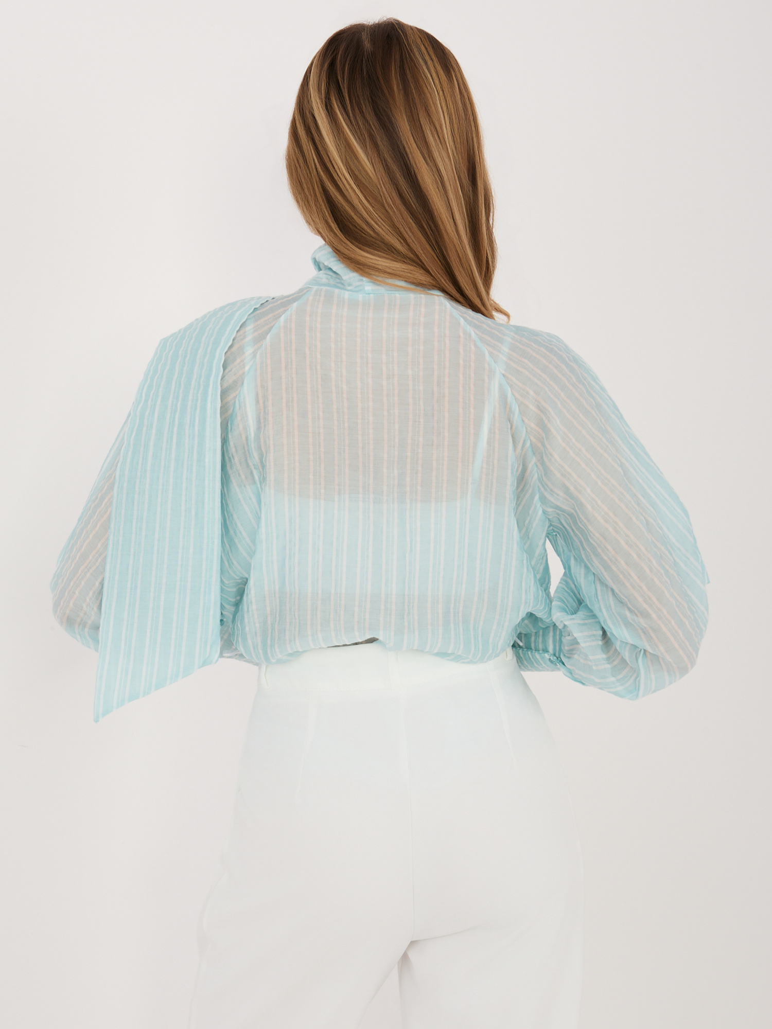 Елегантна риза в цвят мента с деколте с вратовръзка