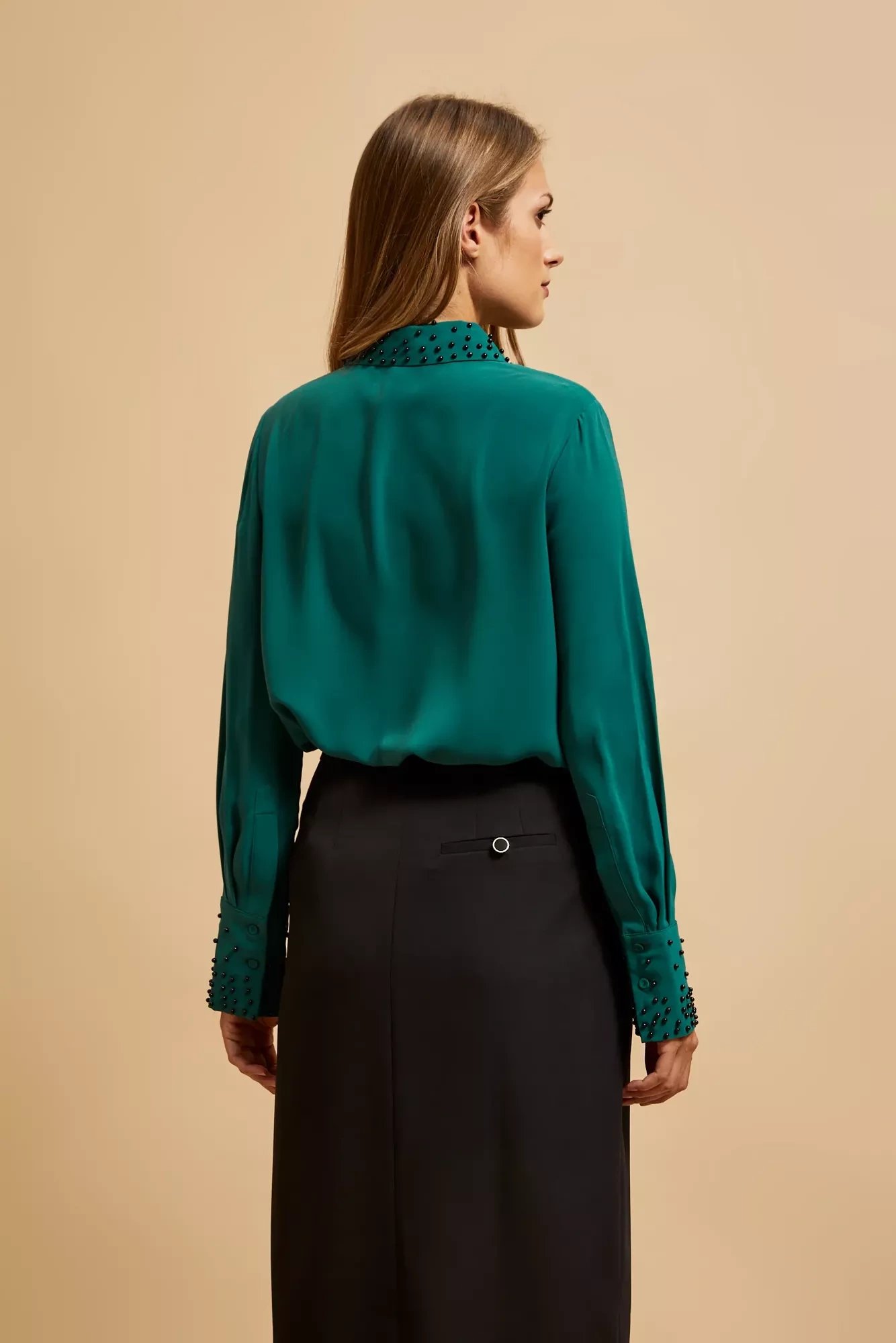 Shirts made of beads