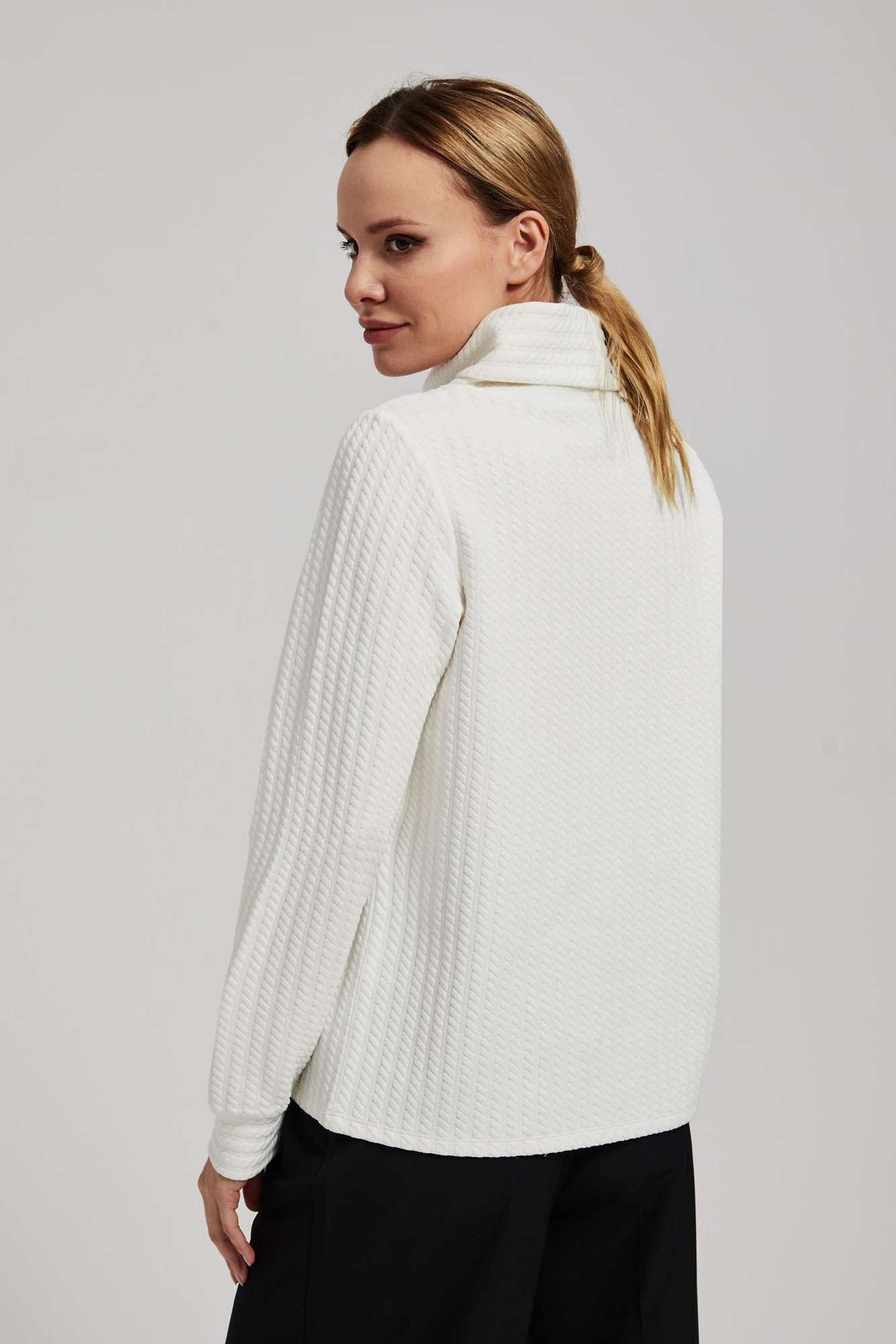 Sweatshirt with a wide turtleneck