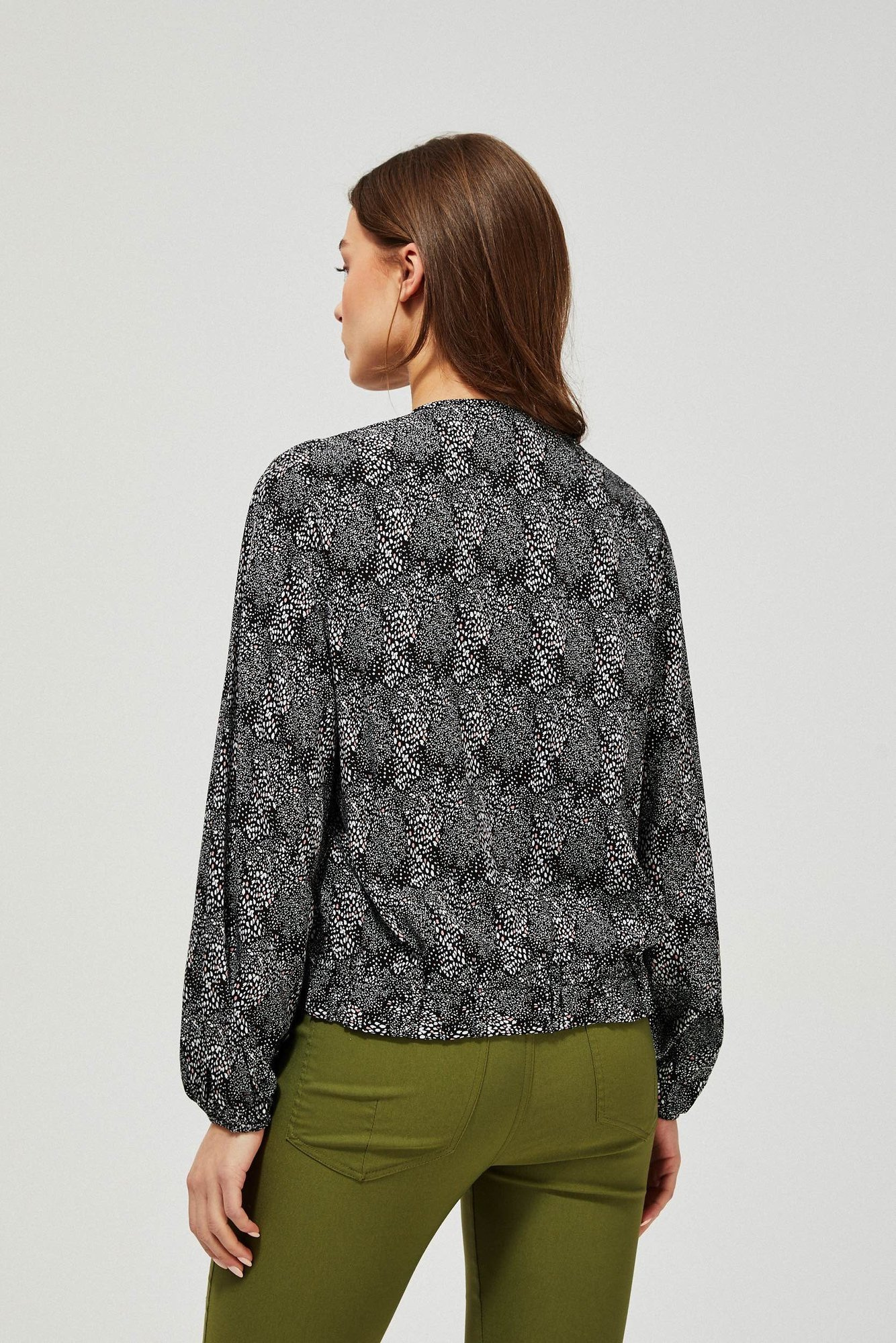 Moodo cămașă s mašlí cu un model mic