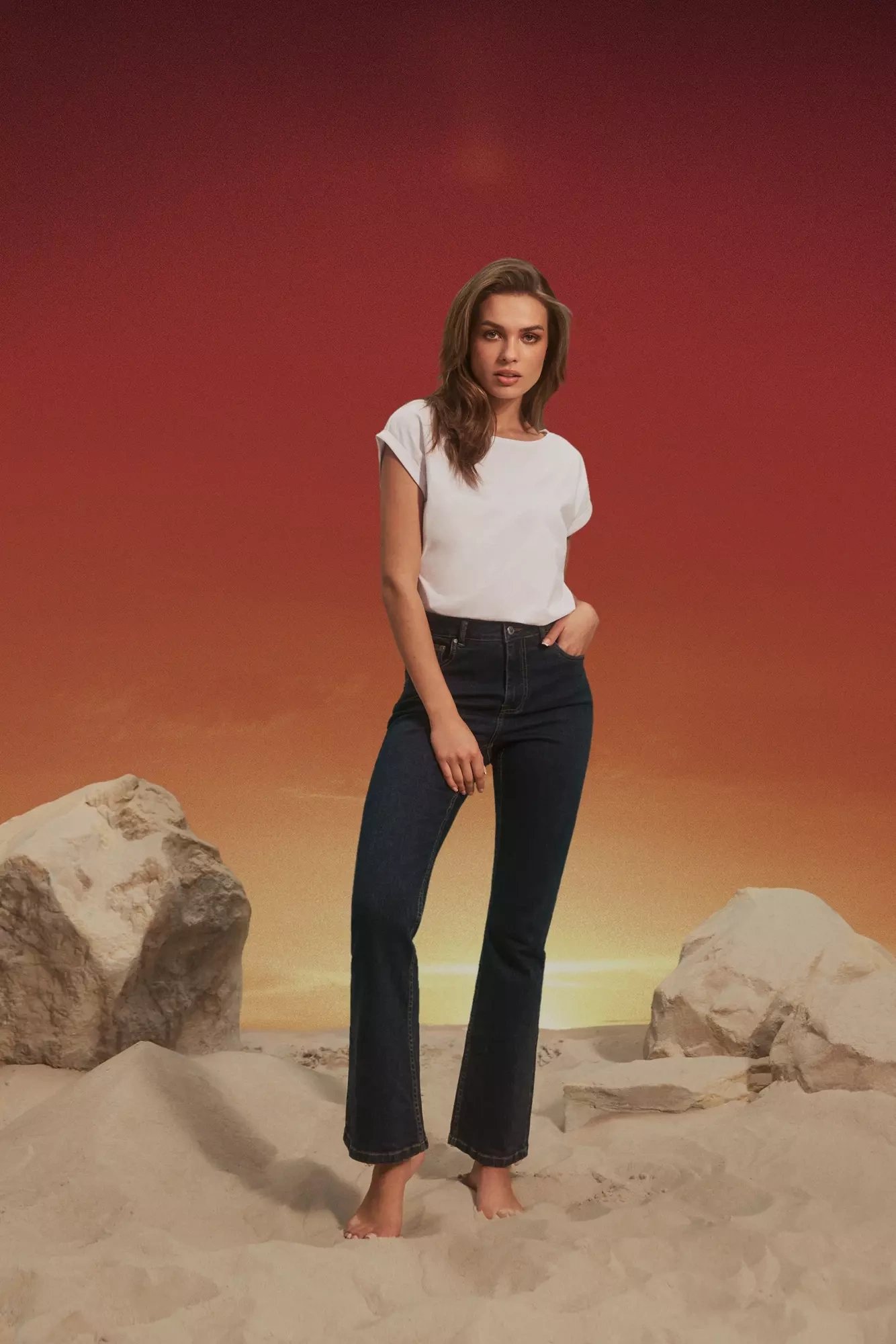 Blugi cu picioare largi