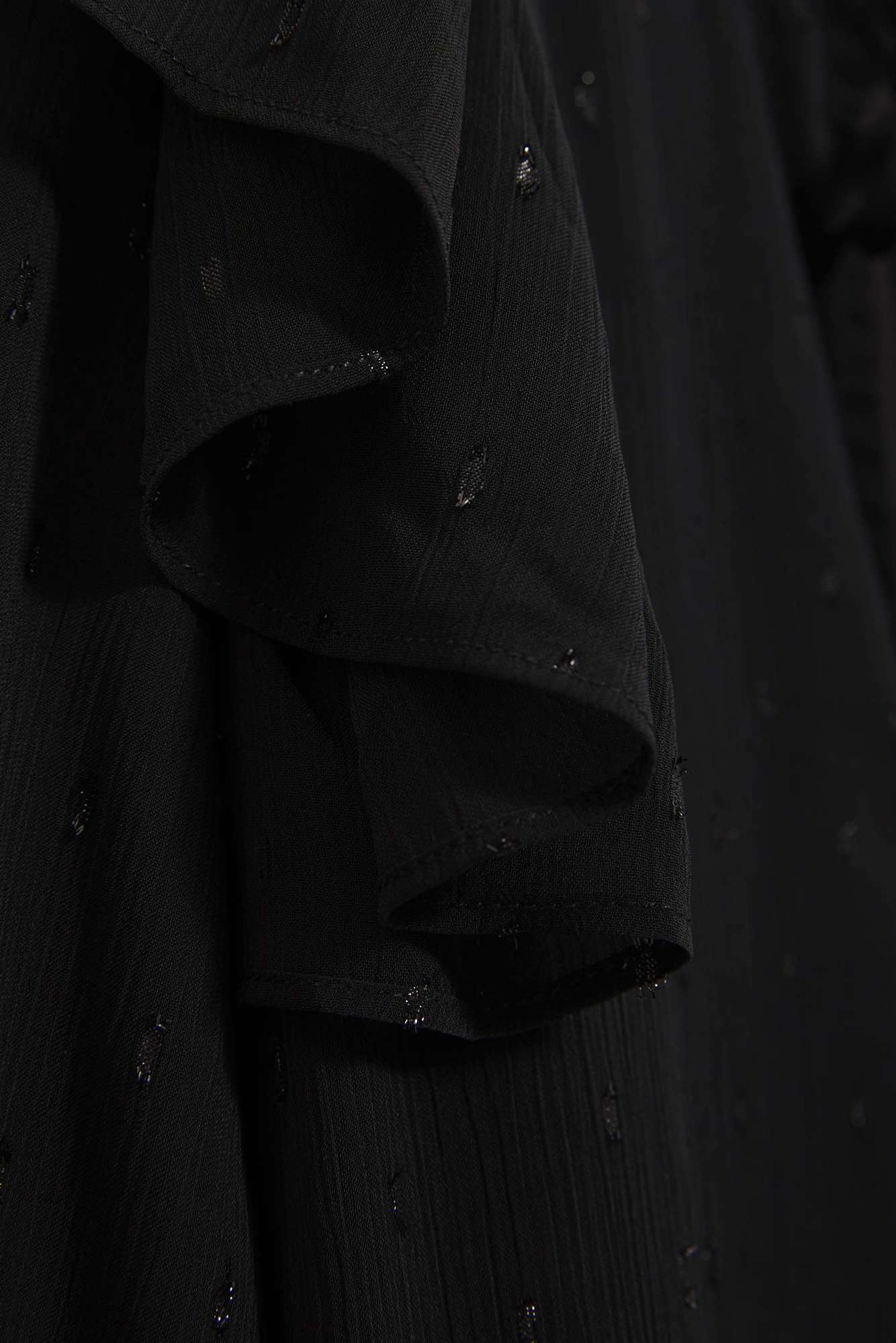 Shirt with a tied neckline and ruffles