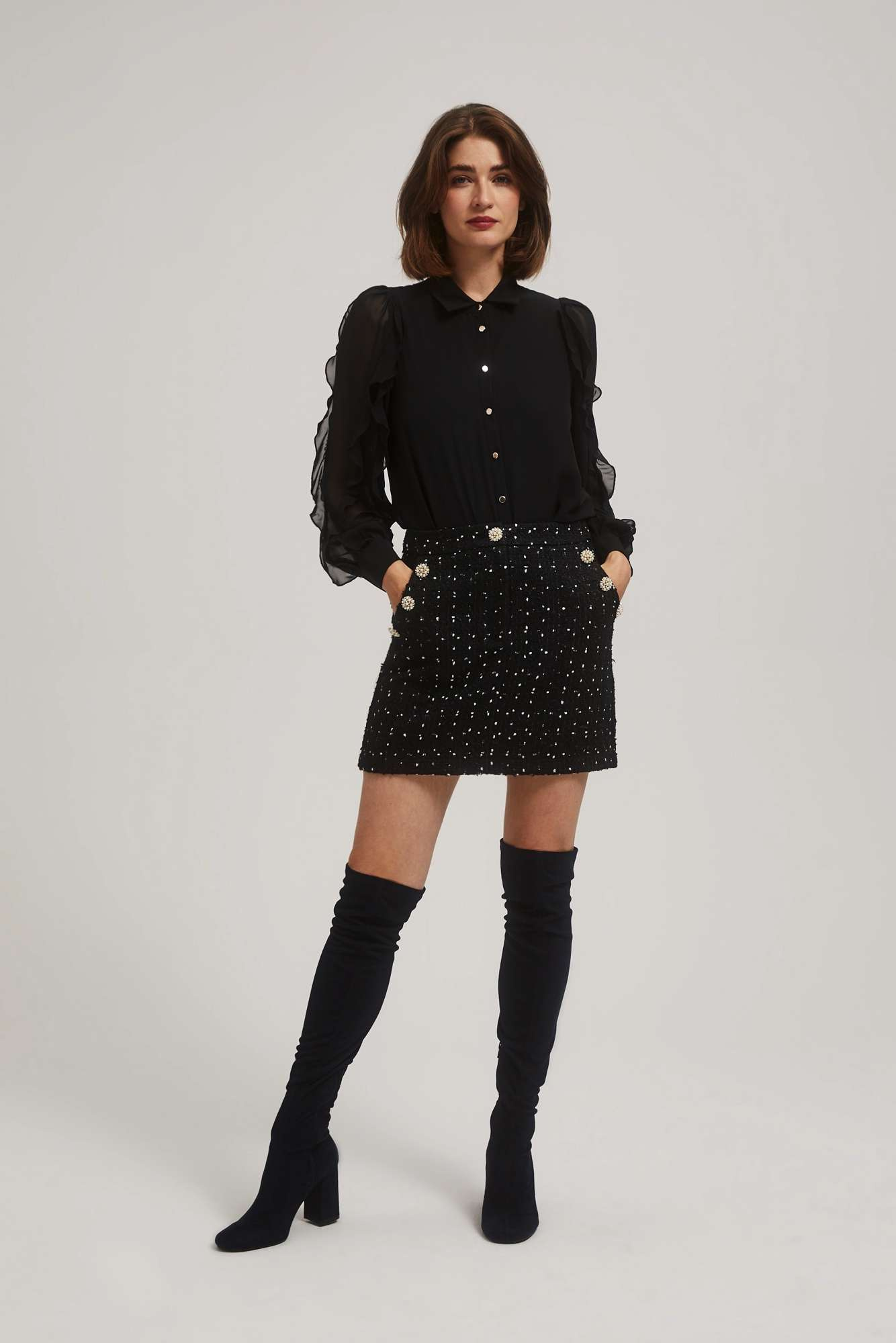 Shirt with frills on the sleeves