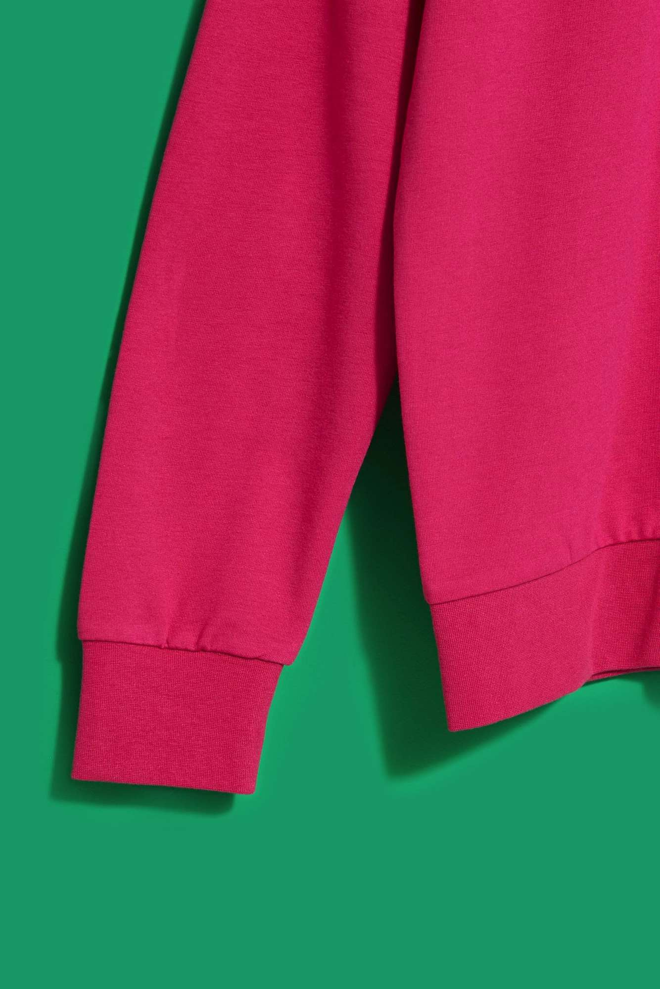 Sweatshirt with a neckline on the back