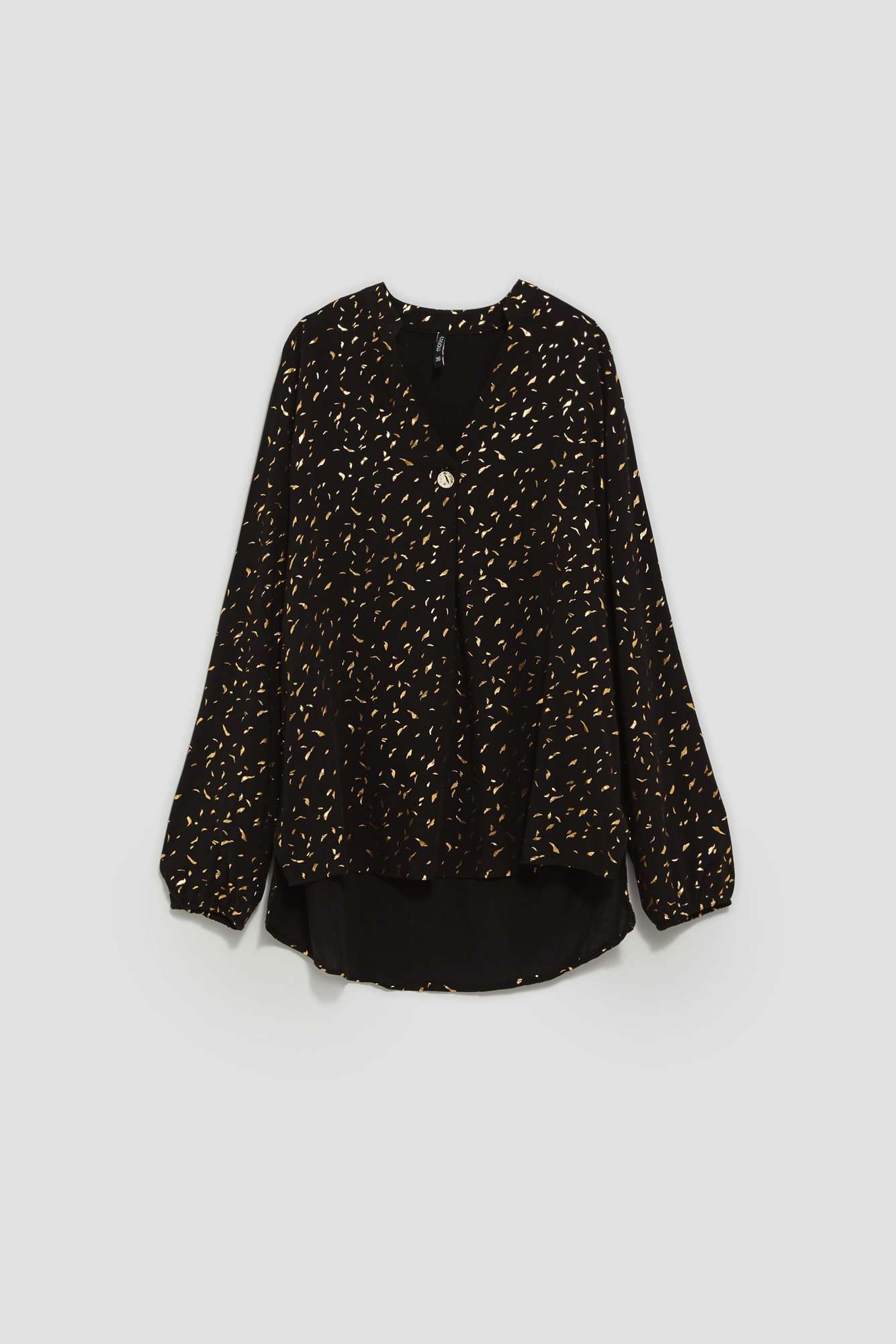 Shirt with print and decorative button