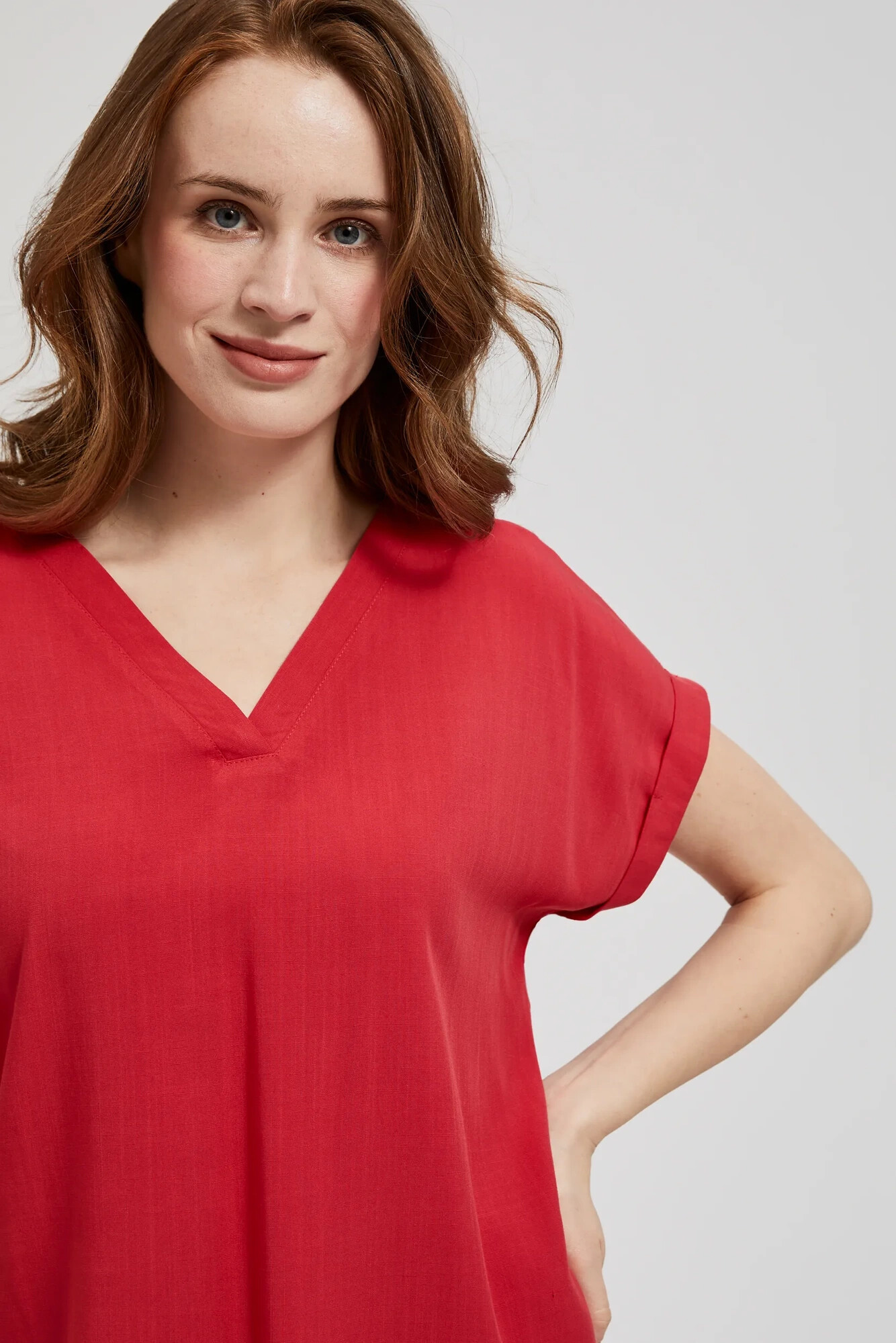 Women's blouse with V-neck MOODO - red