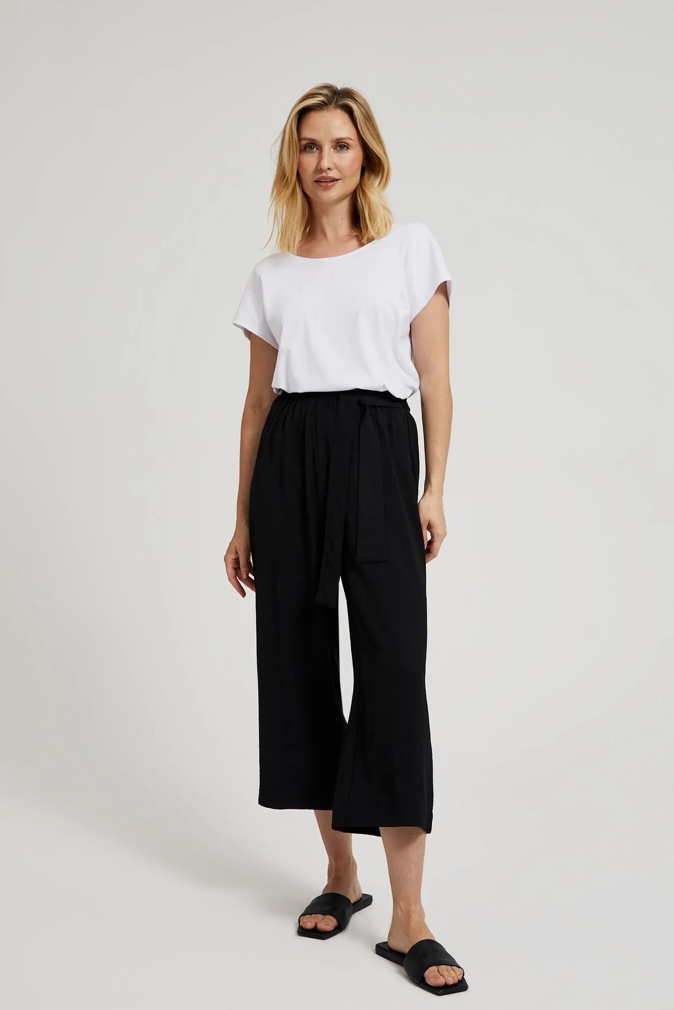 Women's T-shirt with back neckline MOODO - white