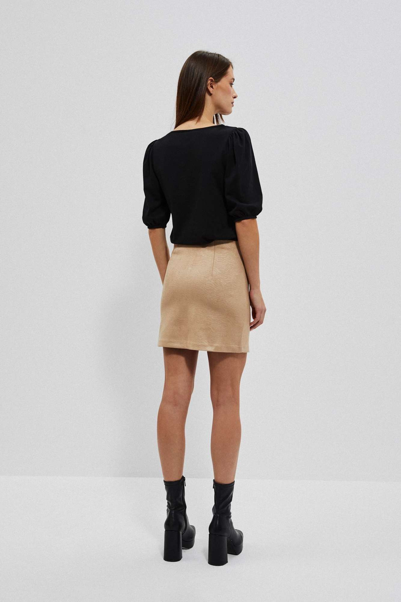 Mini skirt with slit