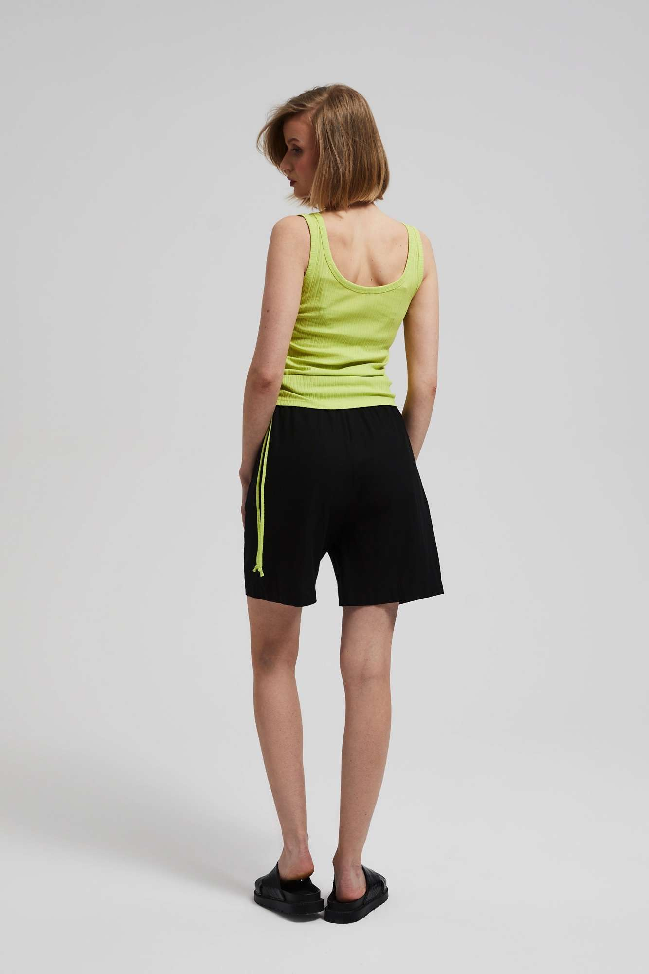 WOMEN&#039;S SHORTS L-SH-4022 BLACK