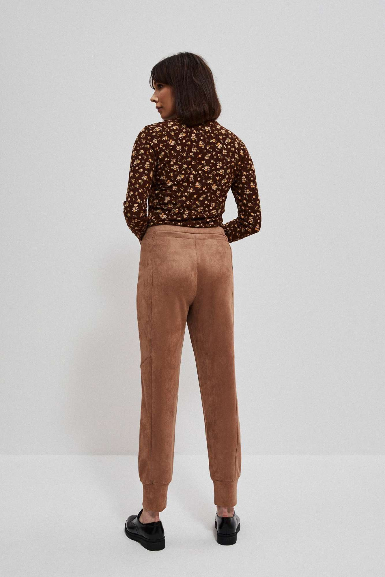 Pantaloni de trening cu buzunare cu fermoar