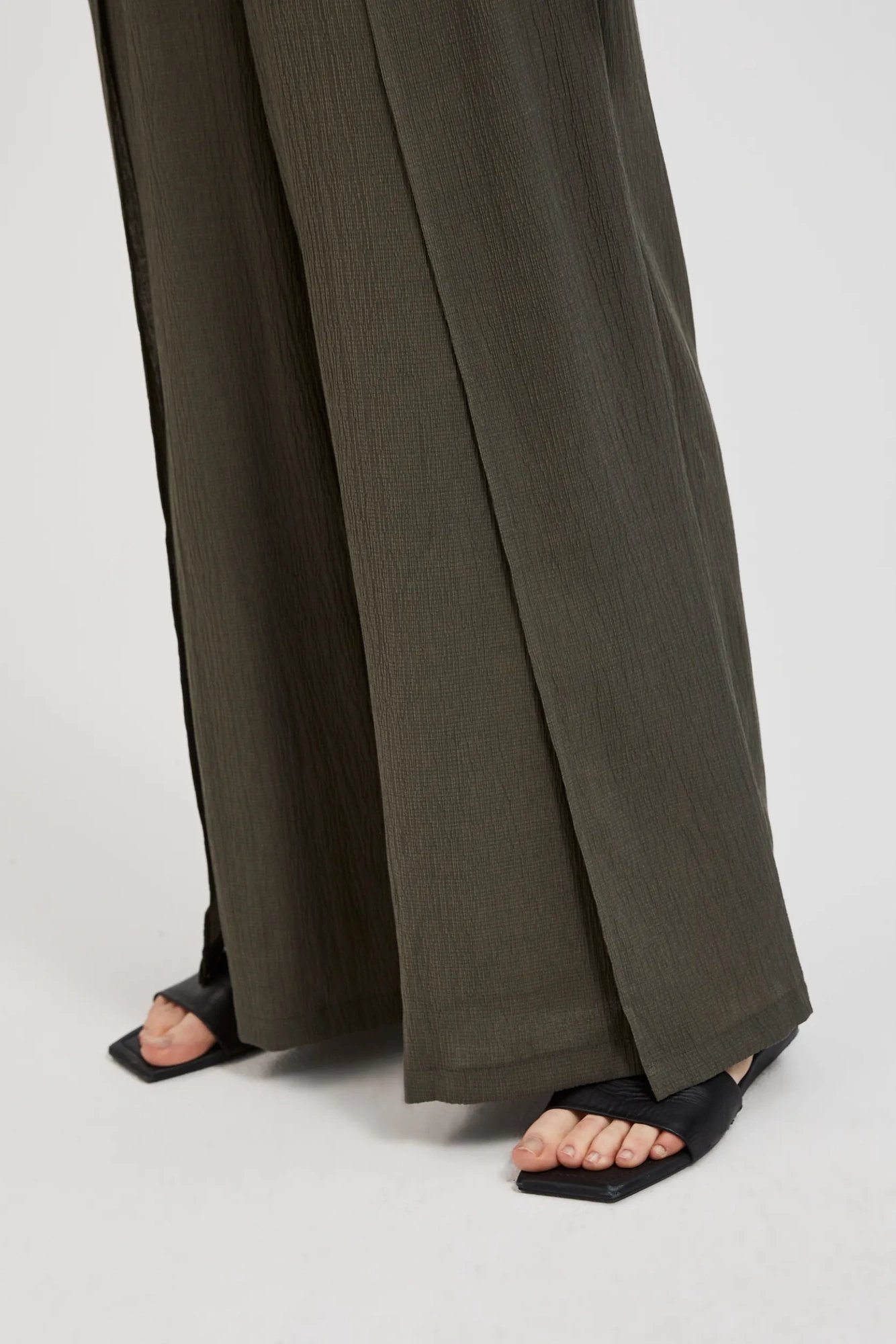 Women's wide trousers with elastic waistband MOODO - olive