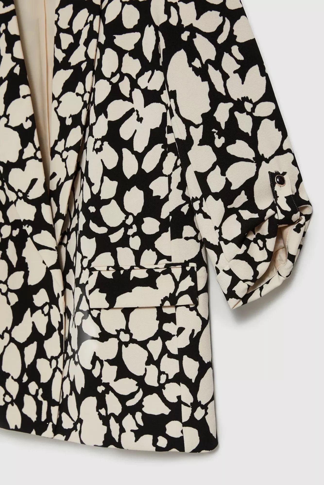 Women&#039;s blazer with pattern