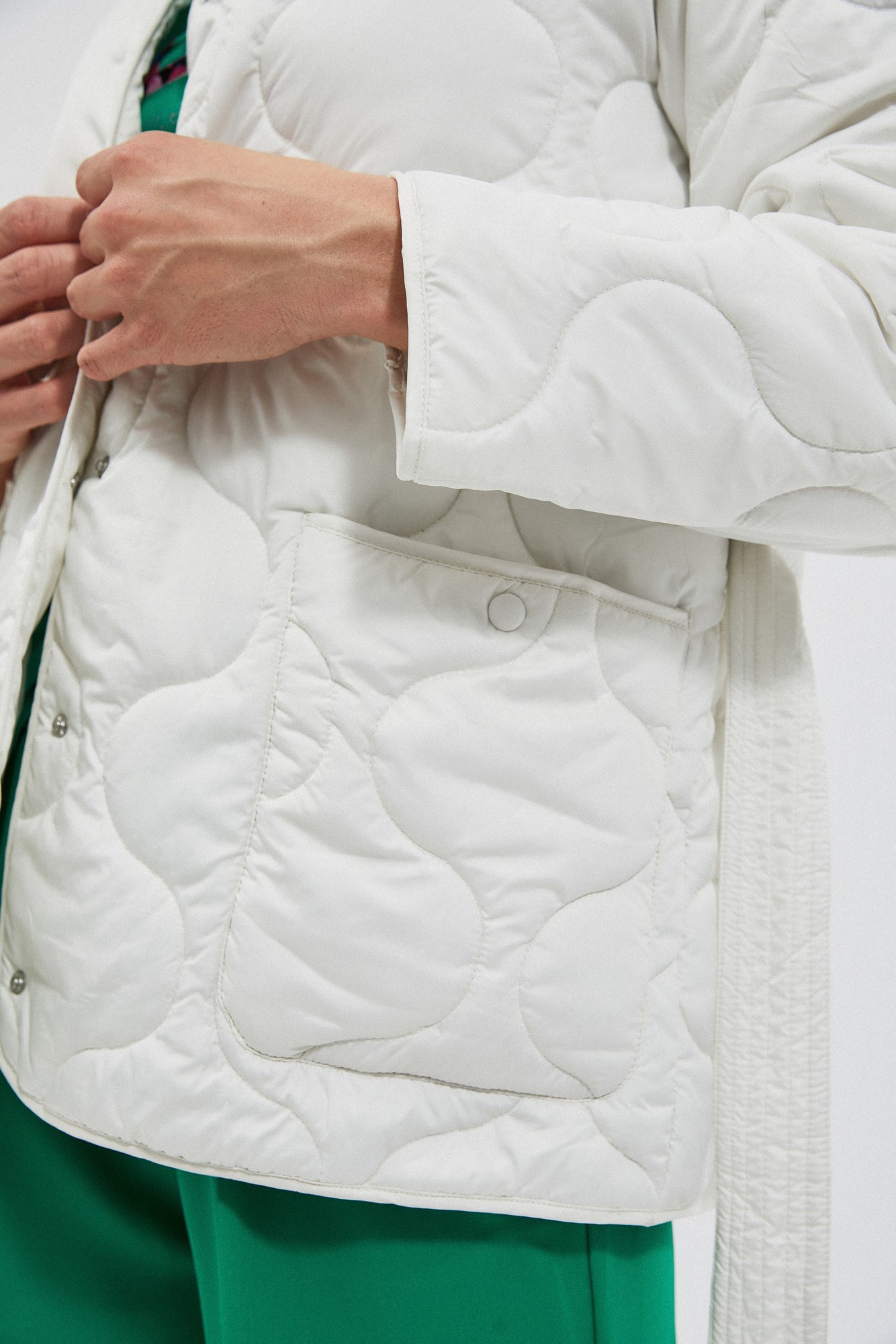 Jachetă matlasată cu curea în talie