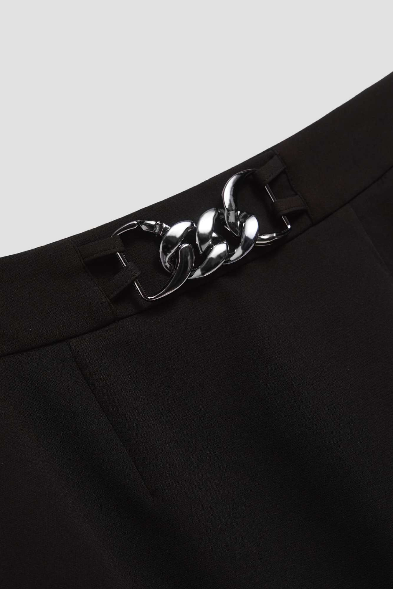 Skirt with decorative belt