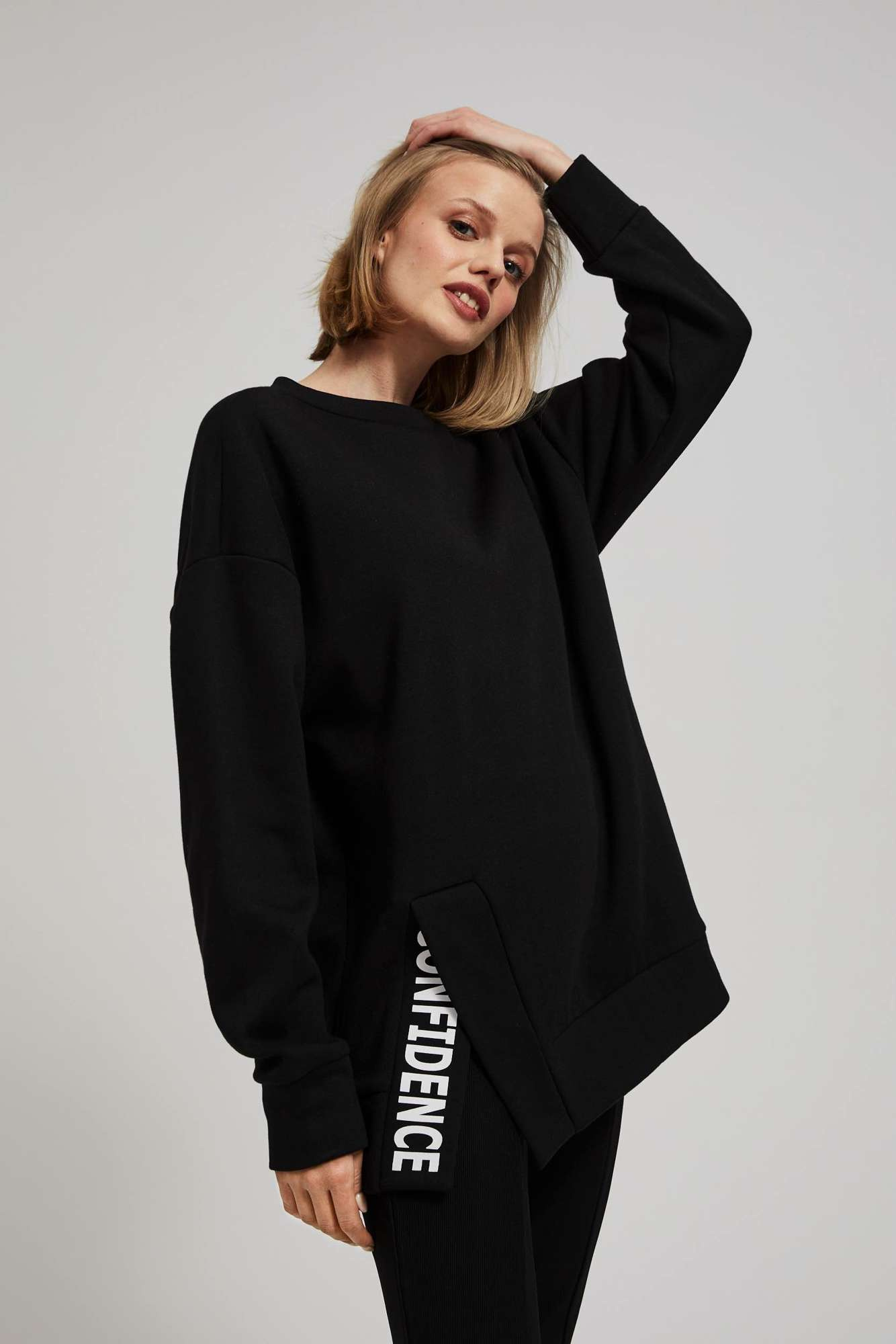 Oversize sweatshirt with a slogan