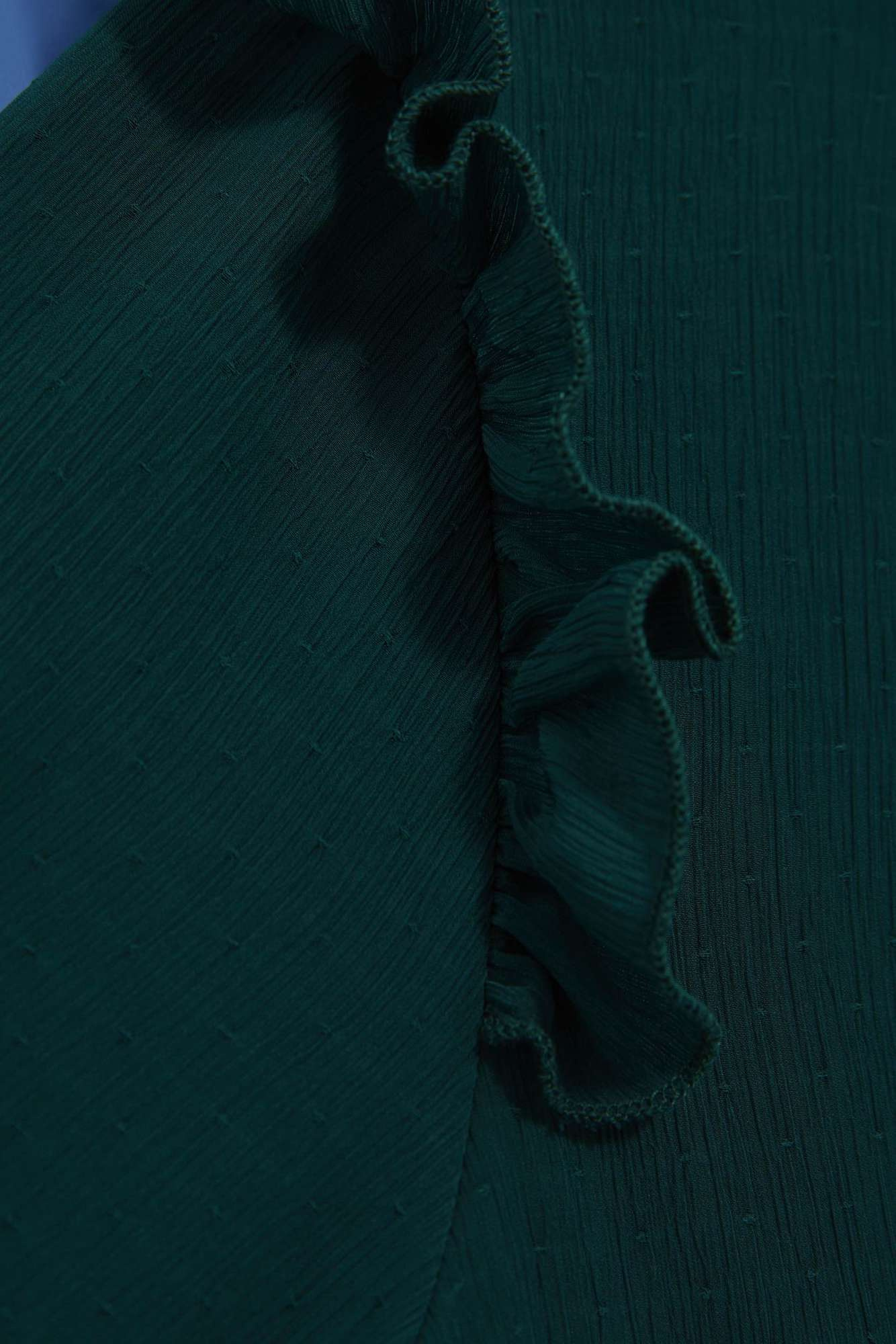 Shirt with ruffles on the shoulders