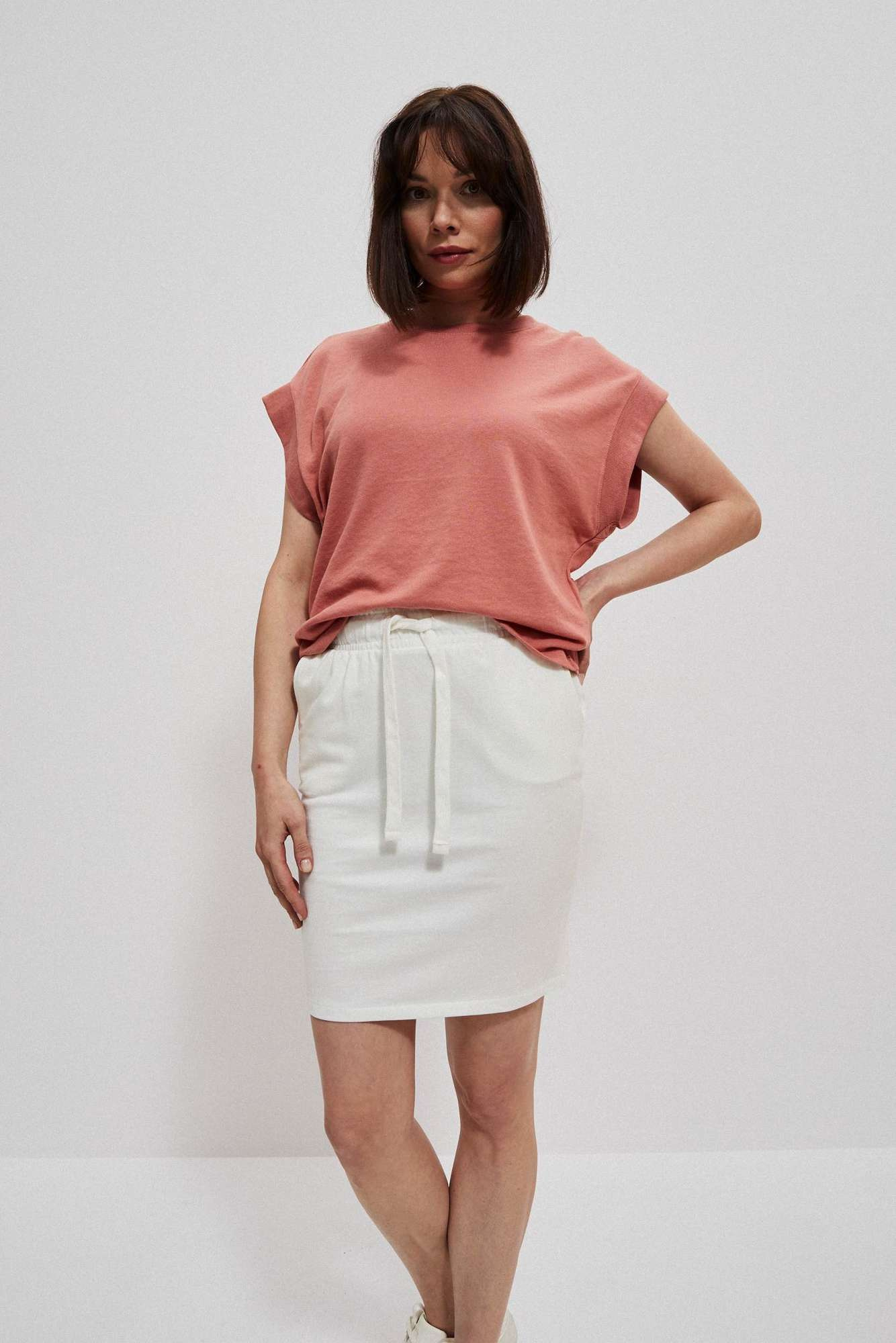 Smooth skirt above the knee - ecru