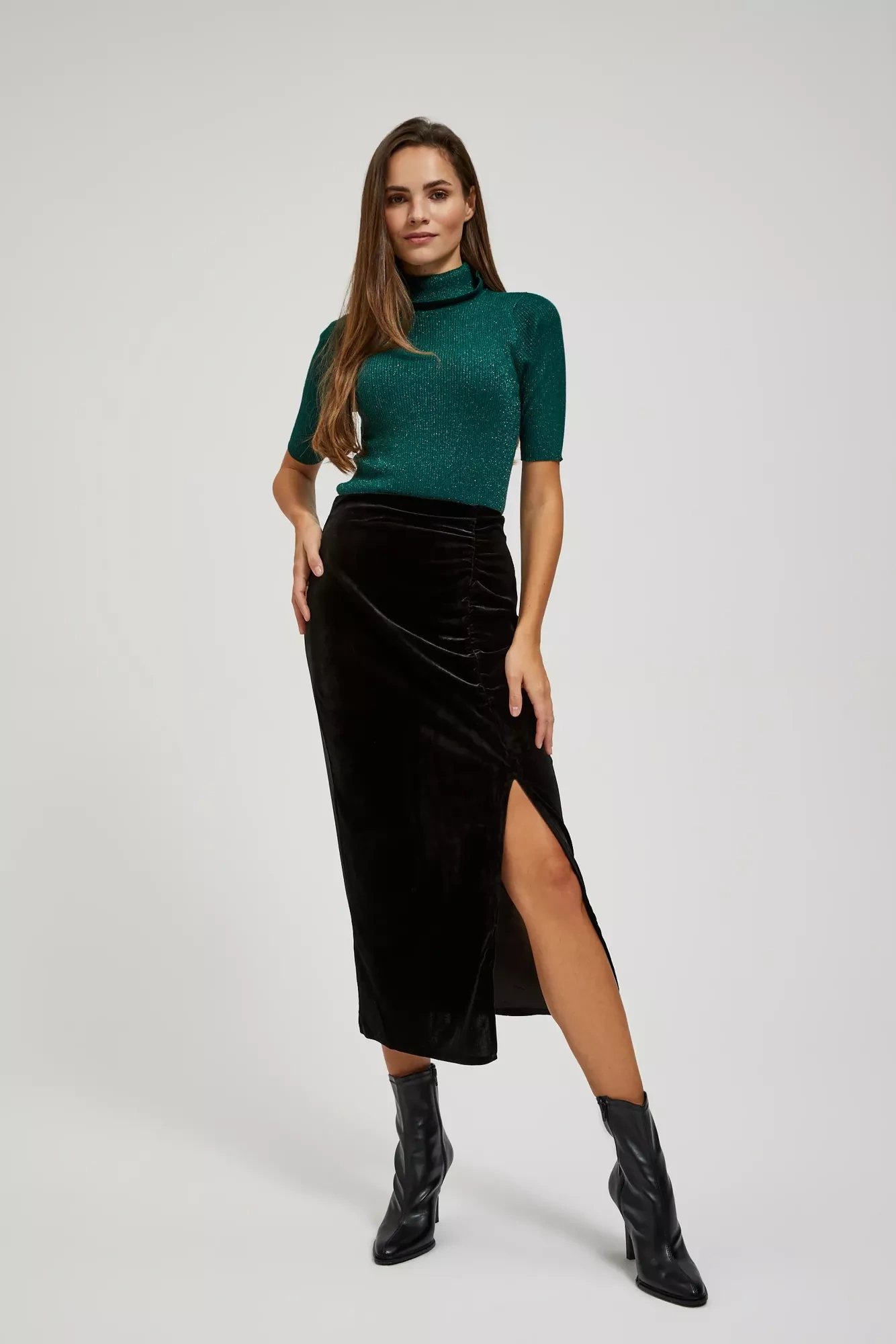 Turtleneck sweater decorated with metallic thread