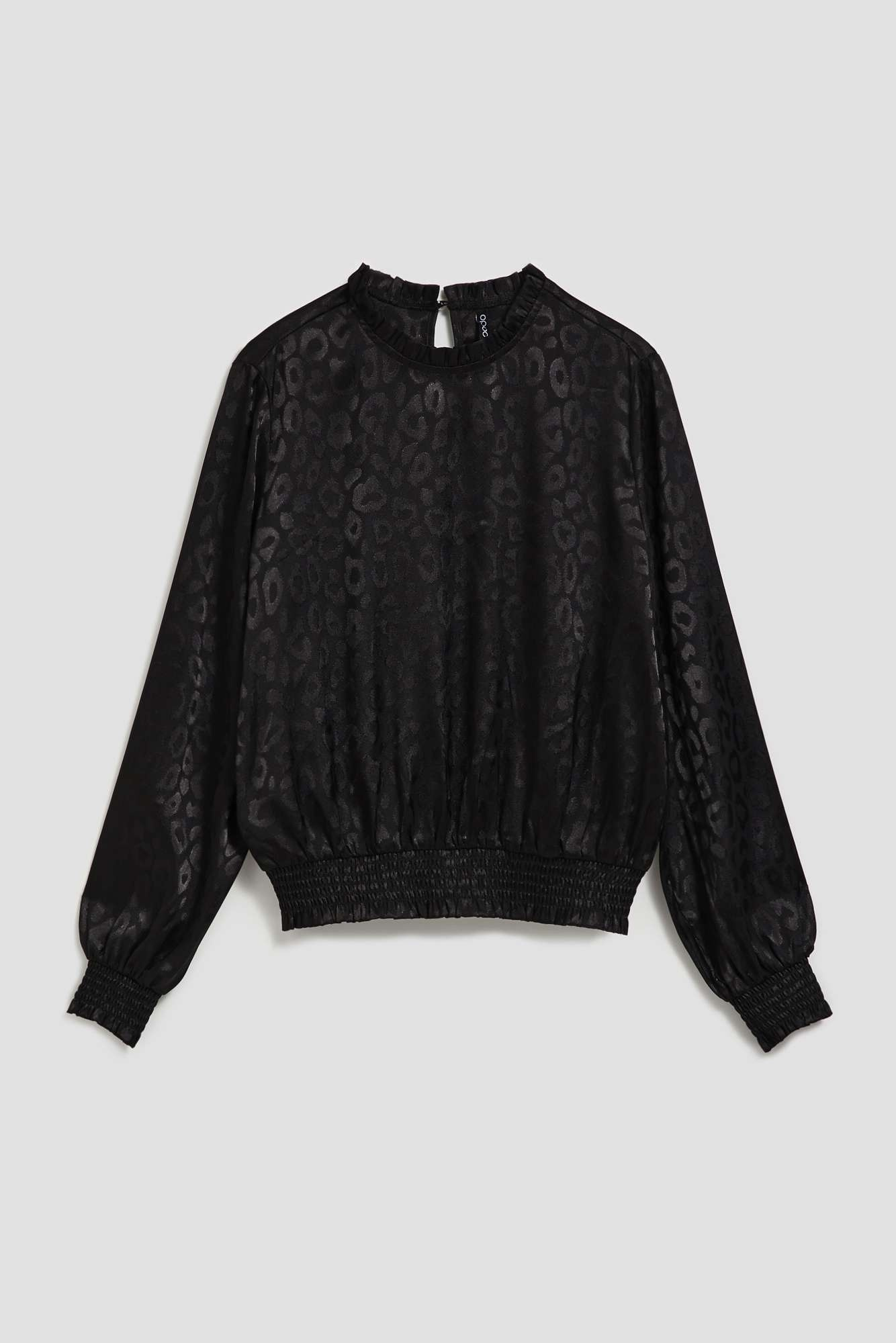 Shirt with fluffy sleeves