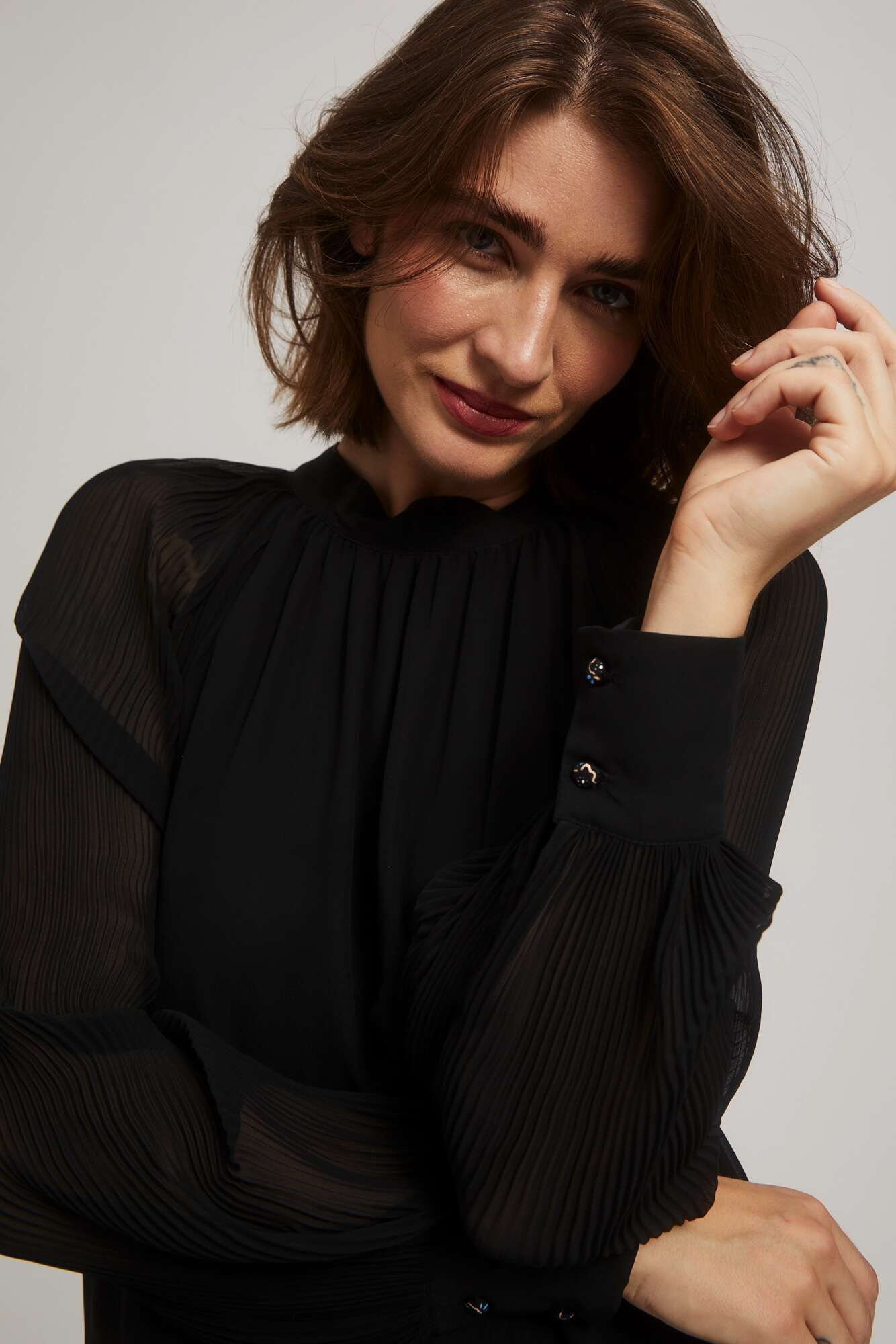 Shirt with gathered sleeves