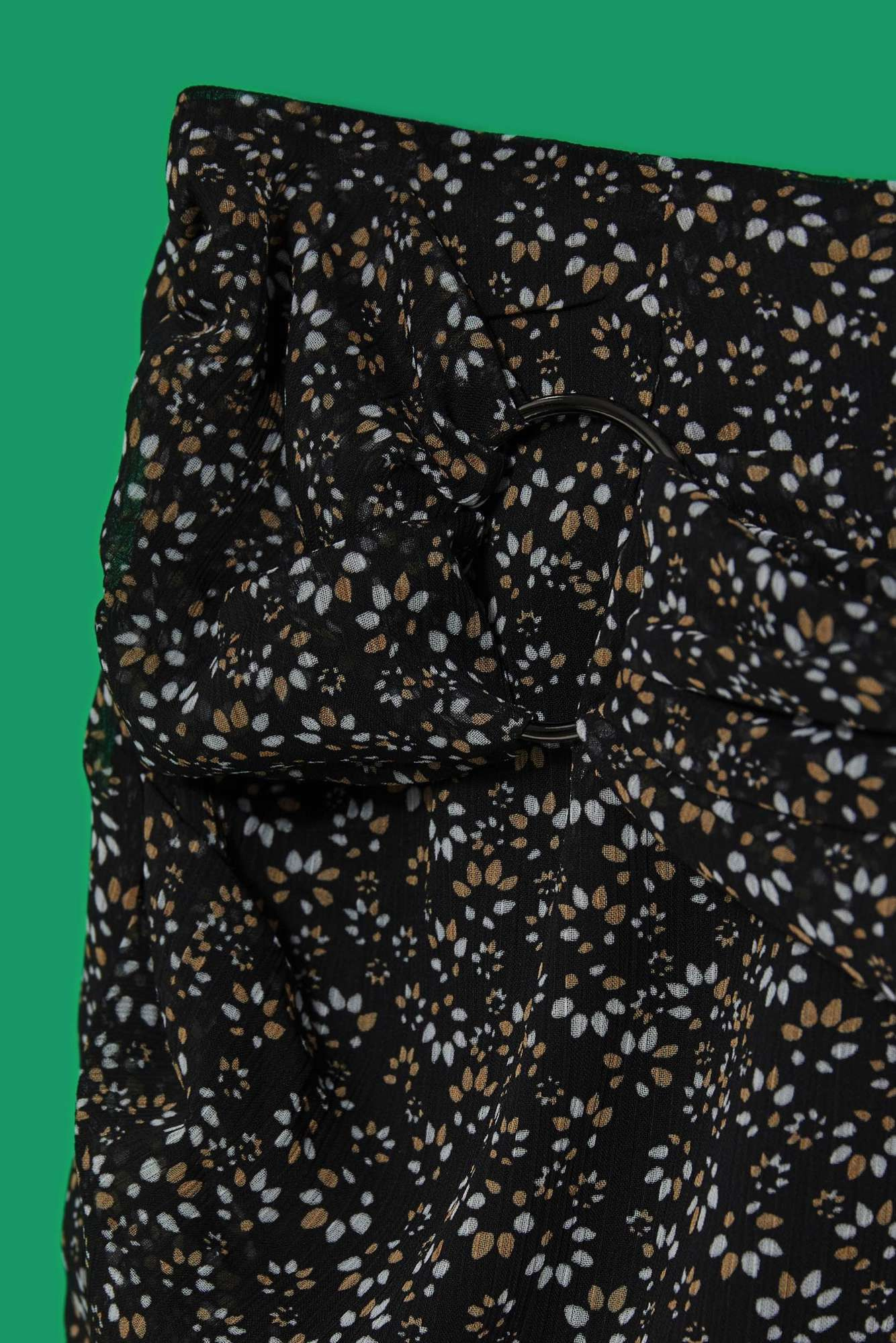 Skirt with a print of small flowers