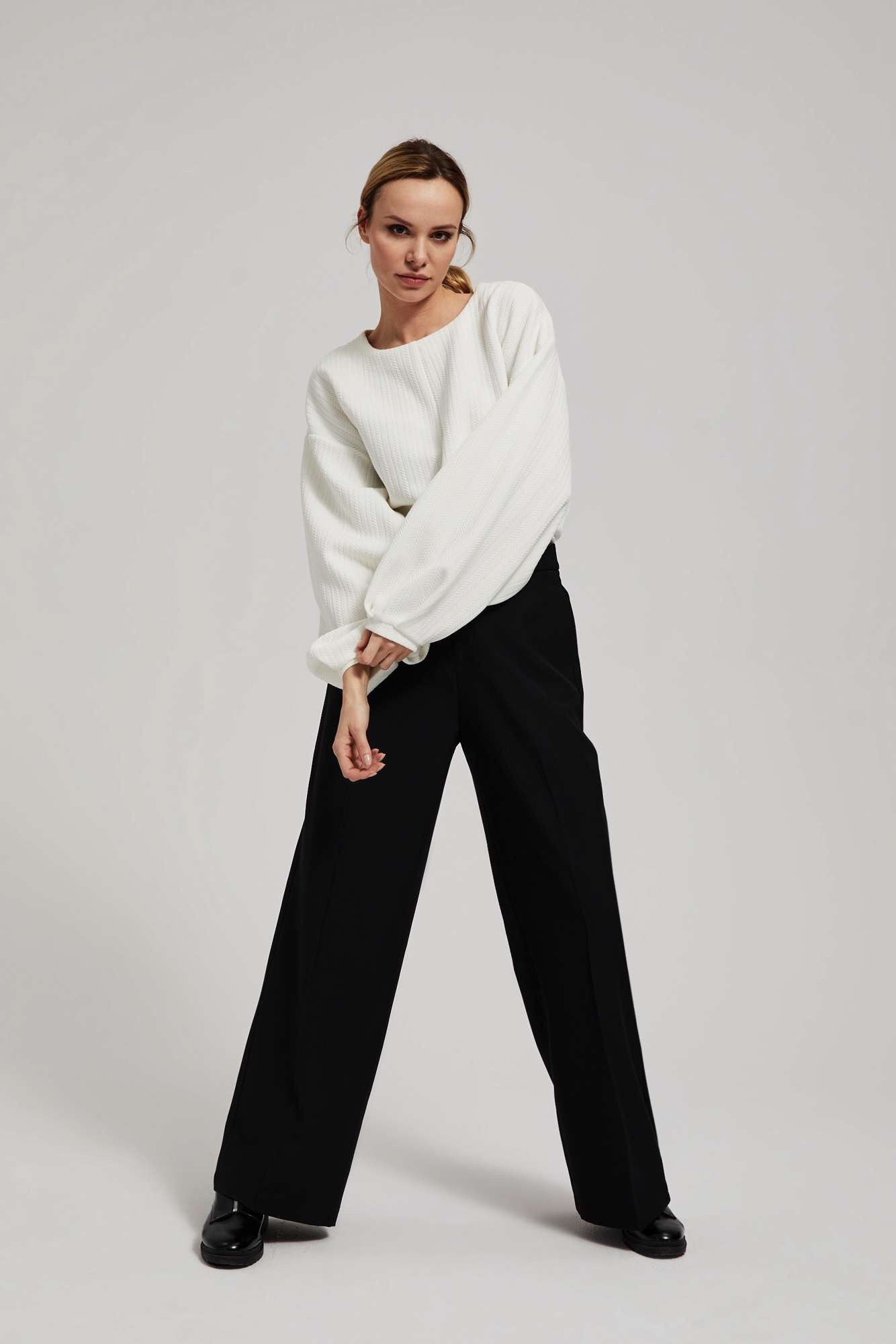 Sweatshirt with a wide turtleneck