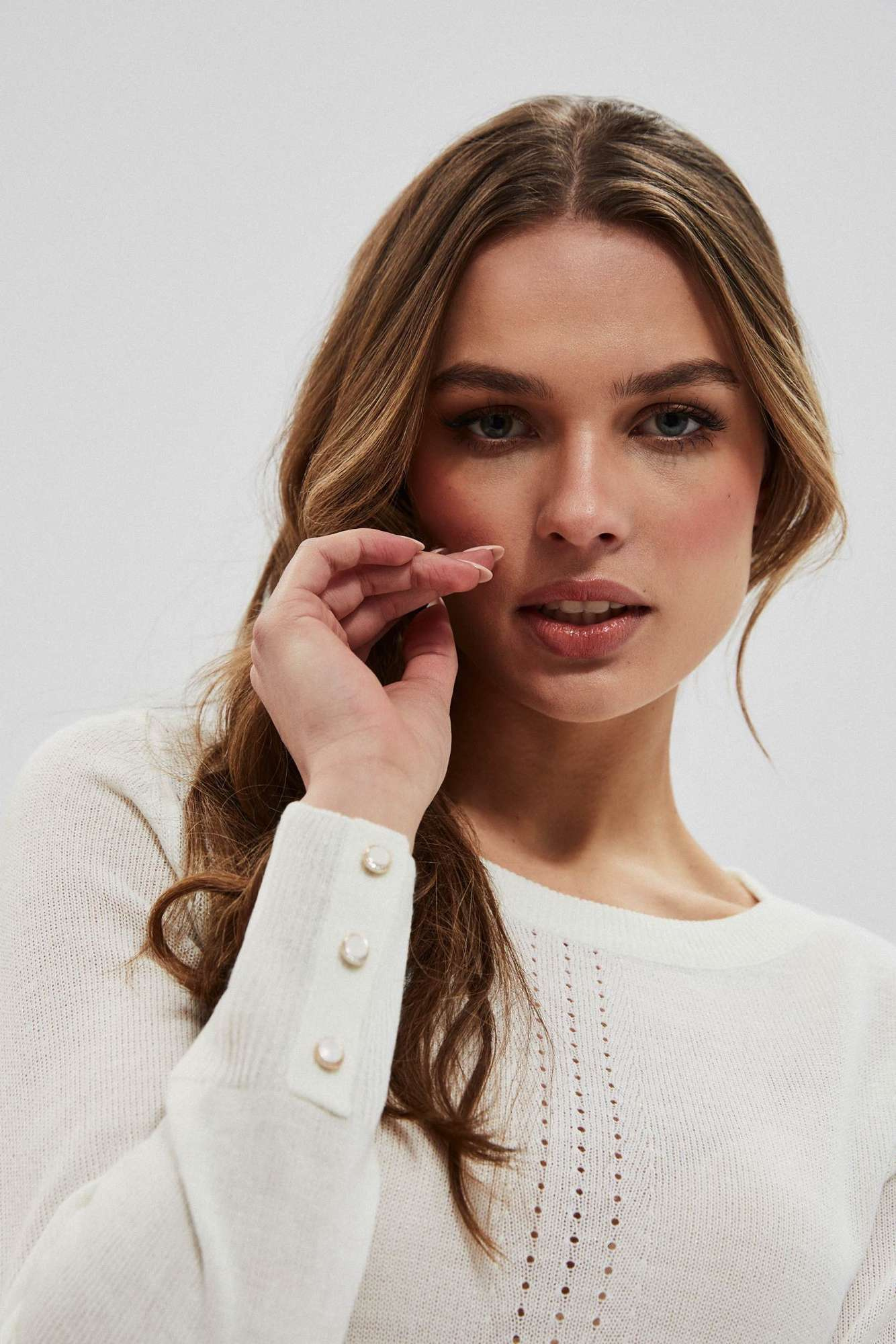 Pulover cu decorațiuni deschise