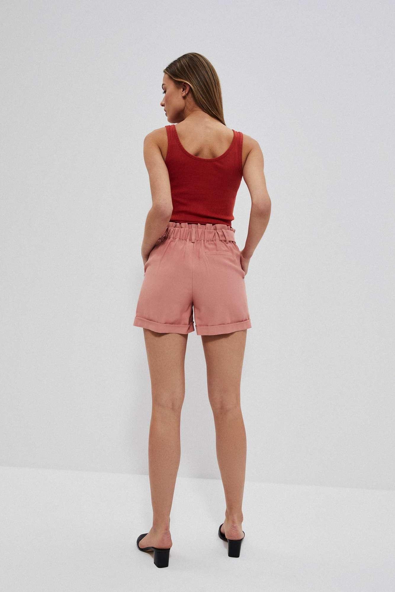 Simple shorts with tie