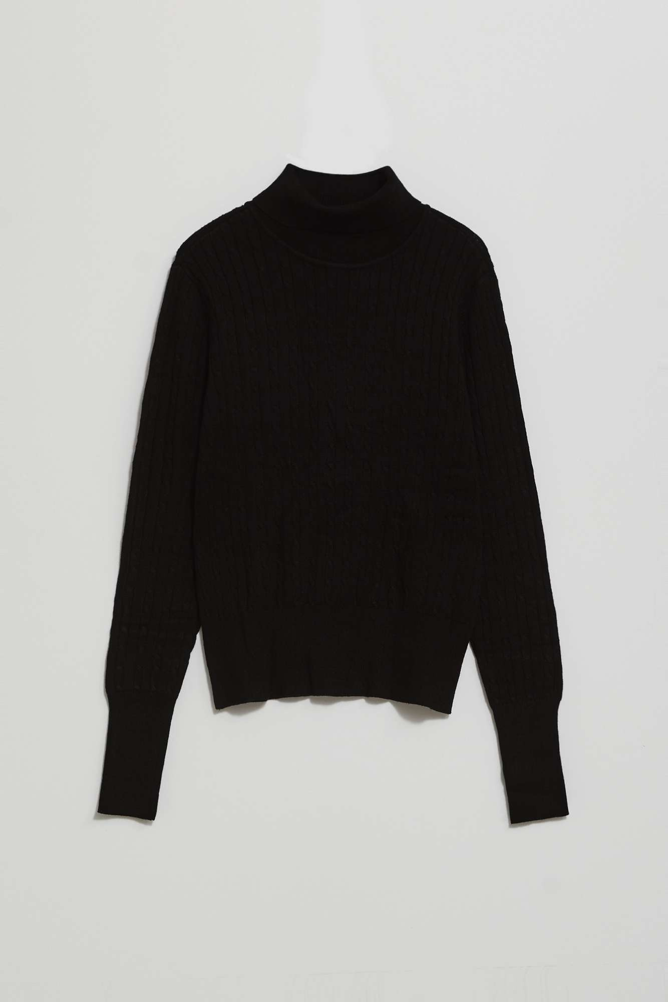Thin turtleneck sweater