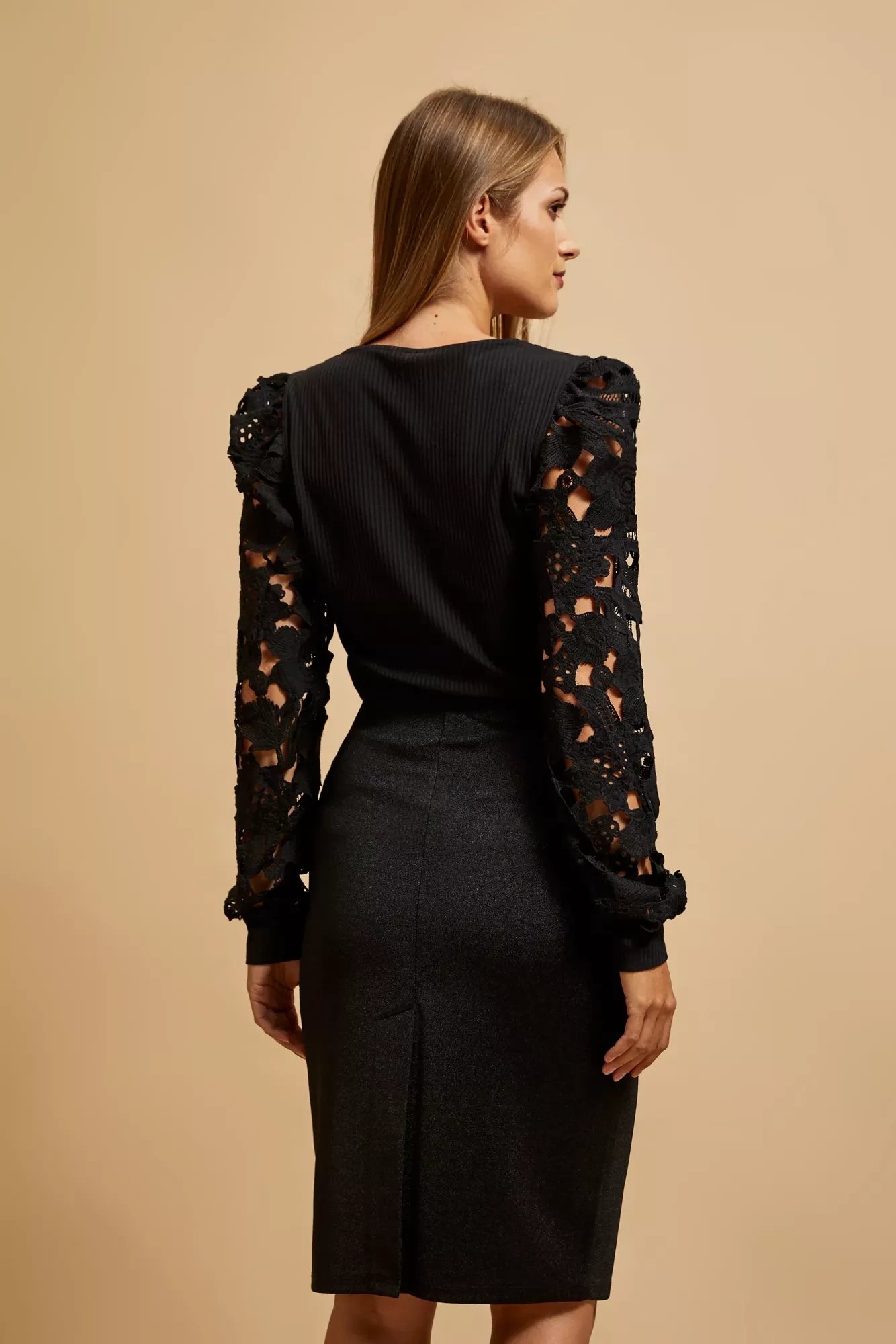 Blouse with lace sleeves