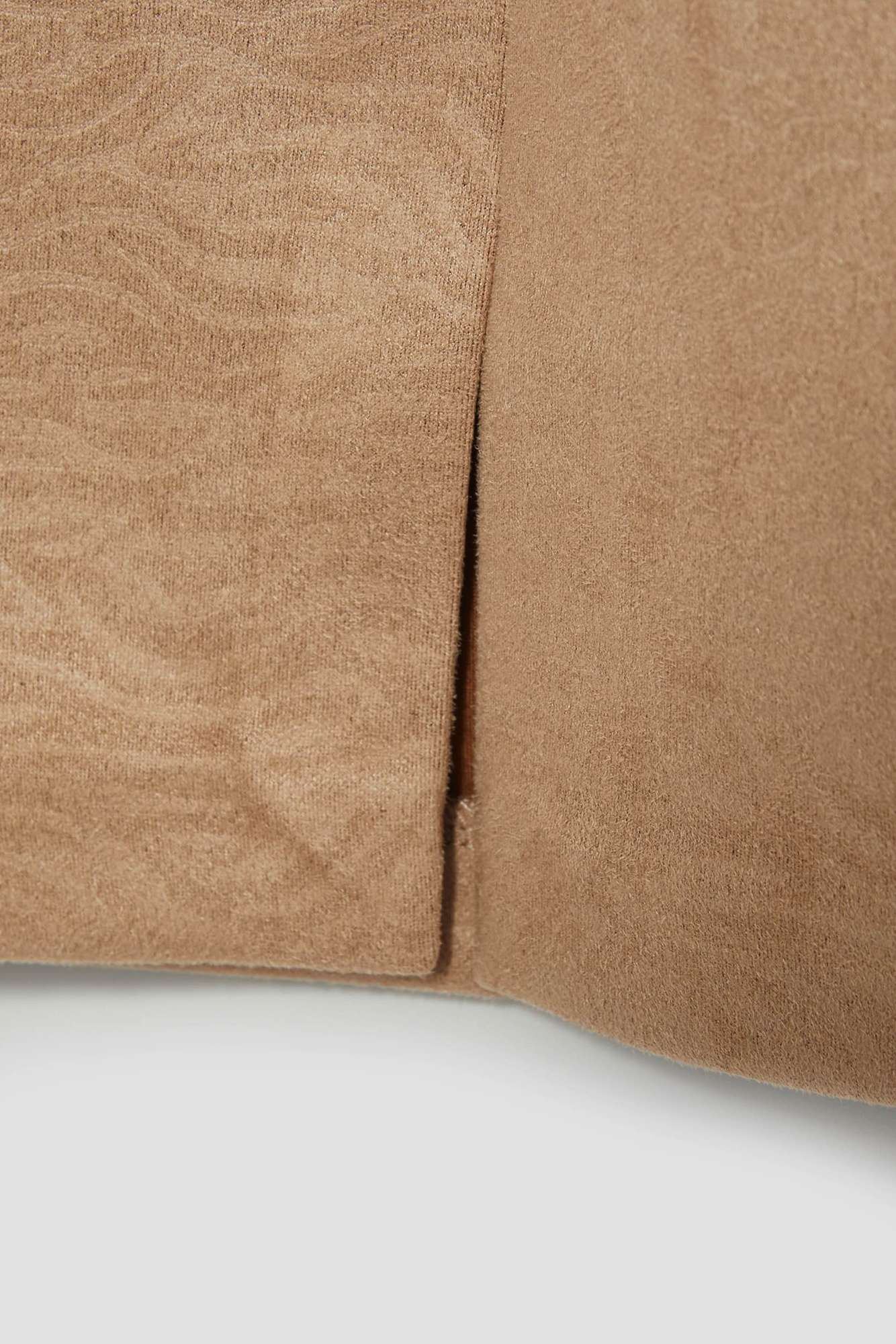 Mini skirt with slit